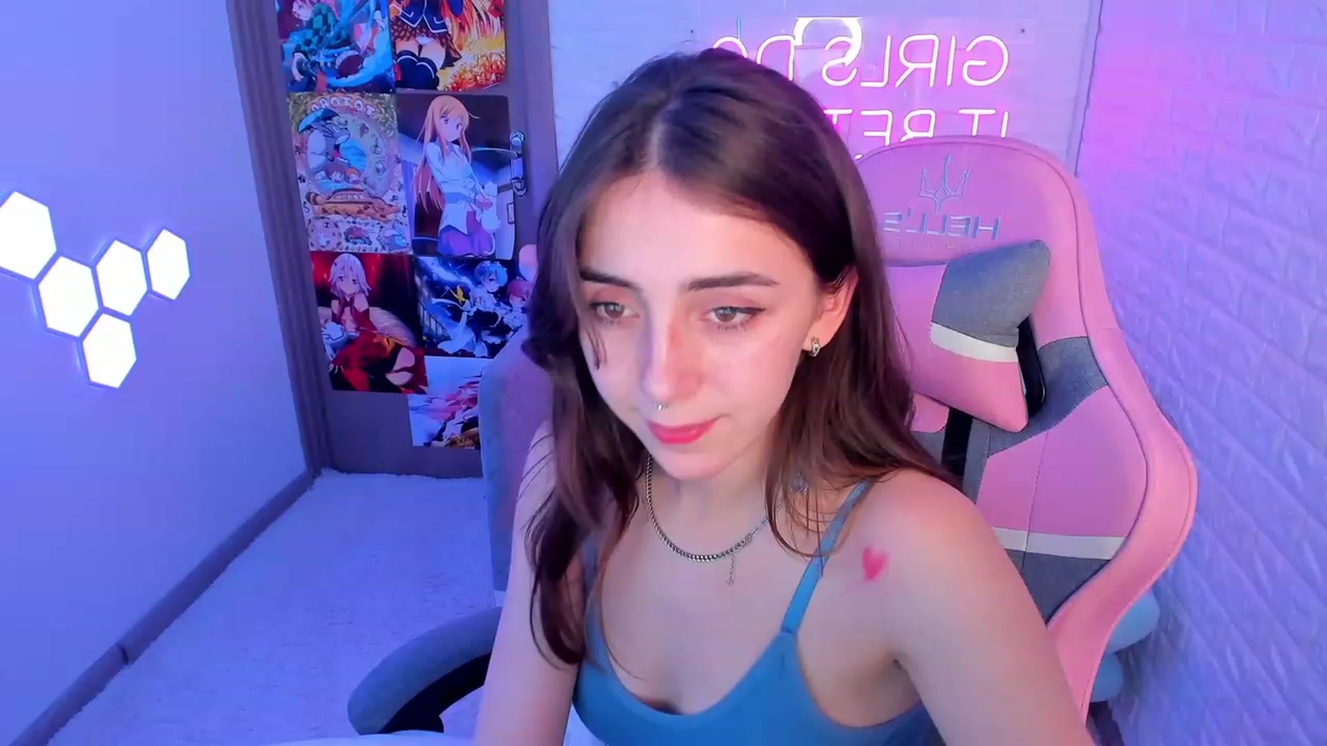 Gallery image thumbnail from ElsaYoung's myfreecams stream on, 02/15/2023, 19:35 image 12 of 20