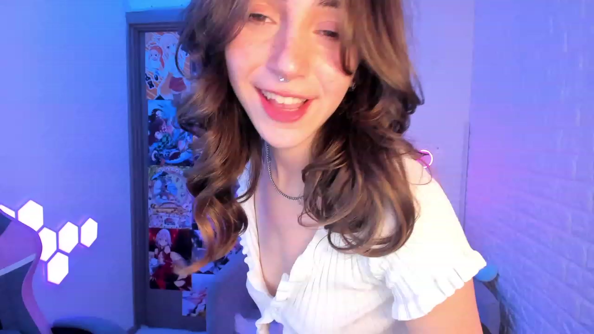 Gallery image thumbnail from ElsaYoung's myfreecams stream on, 02/17/2023, 13:34 image 12 of 20