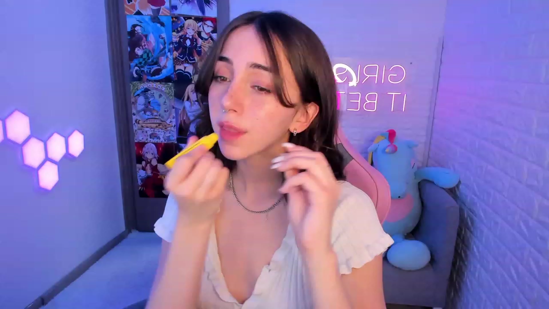 Gallery image thumbnail from ElsaYoung's myfreecams stream on, 02/17/2023, 13:34 image 20 of 20