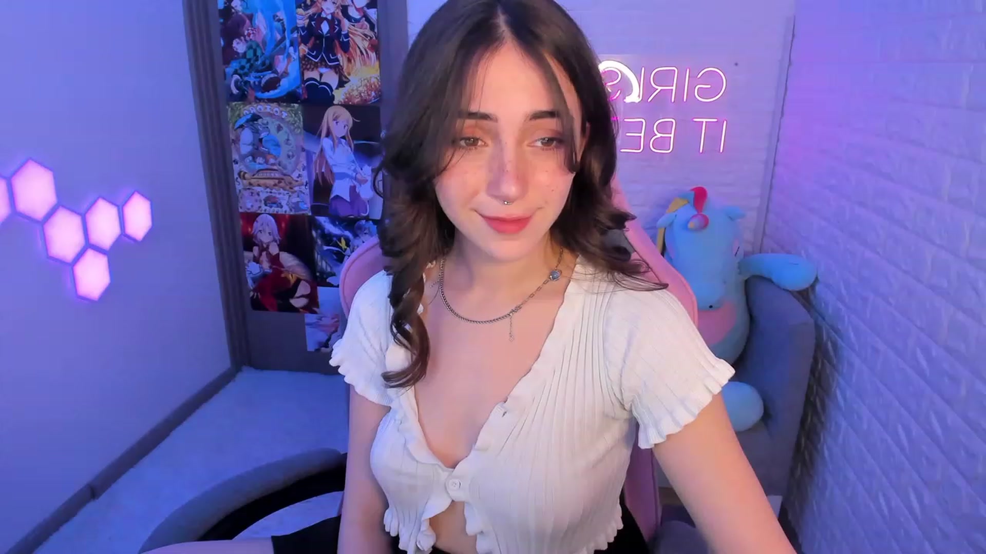 Gallery image thumbnail from ElsaYoung's myfreecams stream on, 02/17/2023, 13:34 image 7 of 20