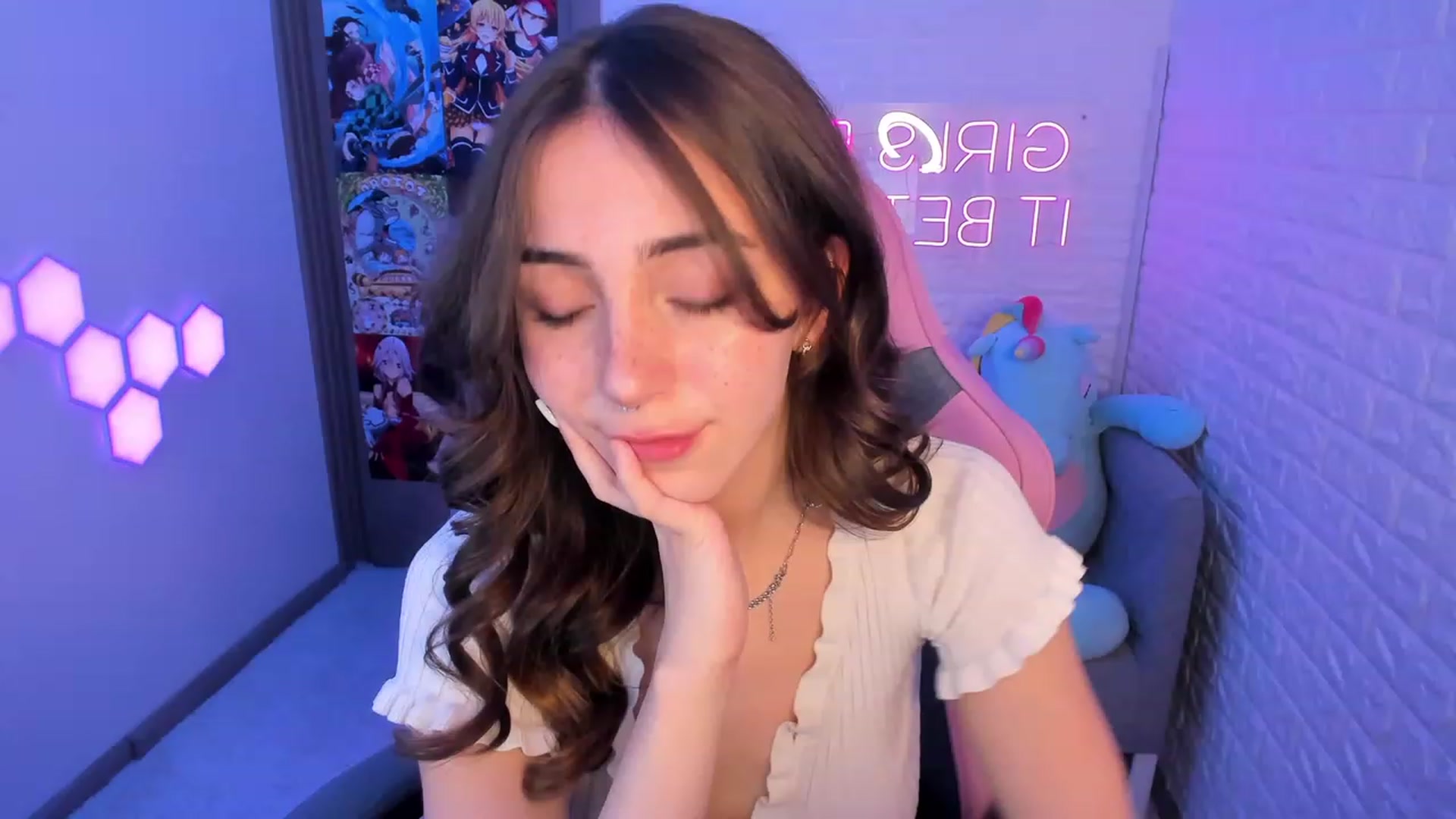 Gallery image thumbnail from ElsaYoung's myfreecams stream on, 02/17/2023, 13:34 image 5 of 20
