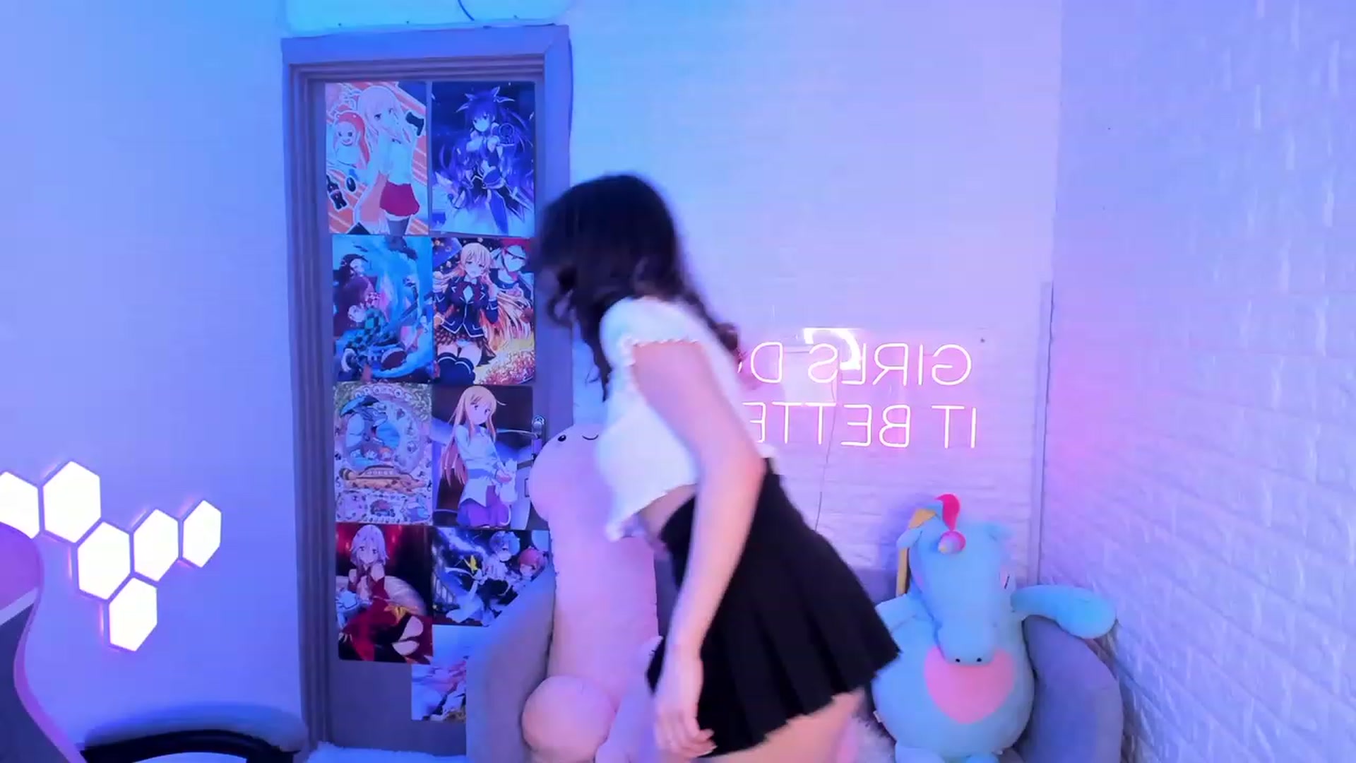 Gallery image thumbnail from ElsaYoung's myfreecams stream on, 02/17/2023, 13:34 image 3 of 20