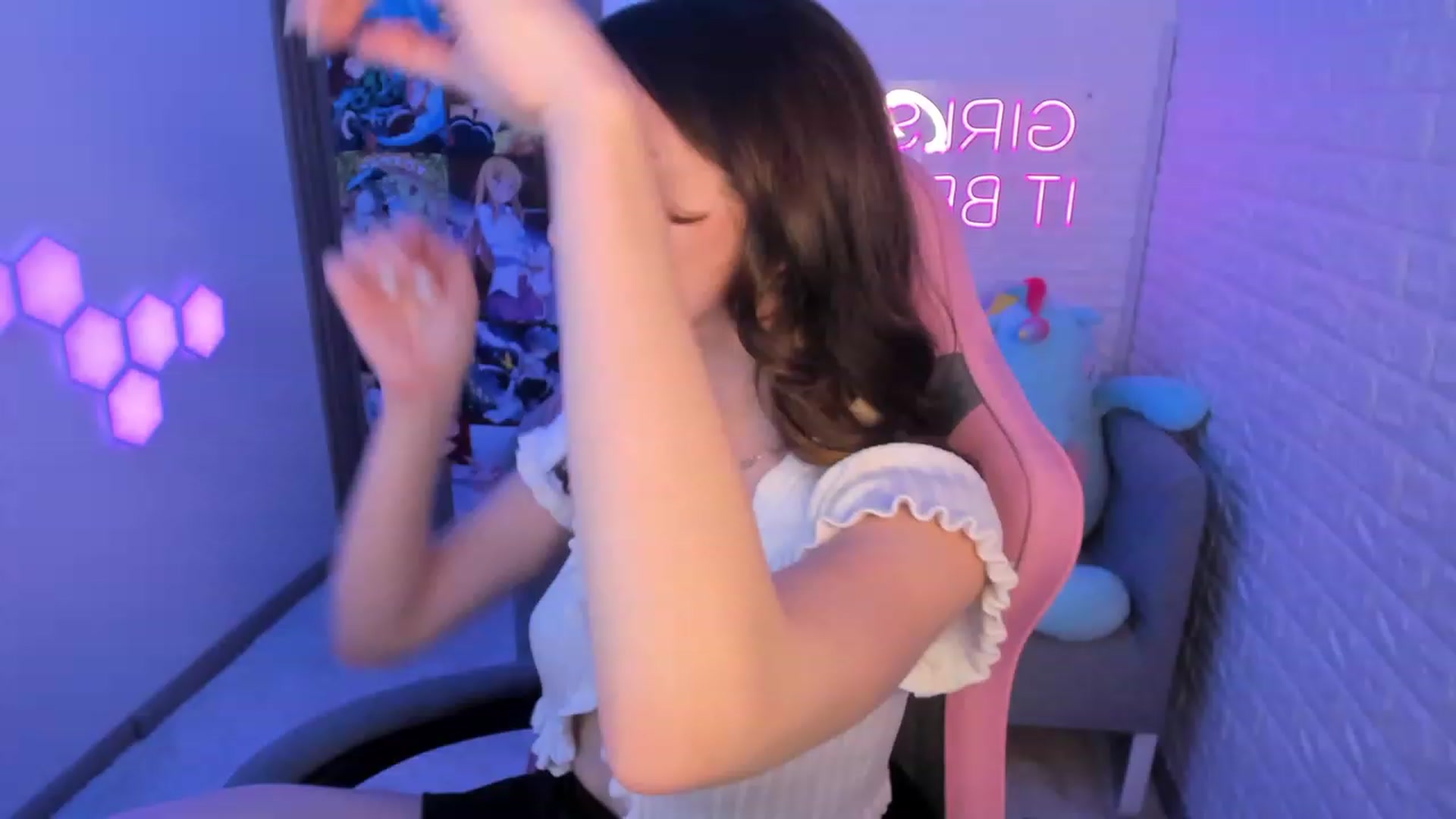 Gallery image thumbnail from ElsaYoung's myfreecams stream on, 02/17/2023, 13:34 image 9 of 20
