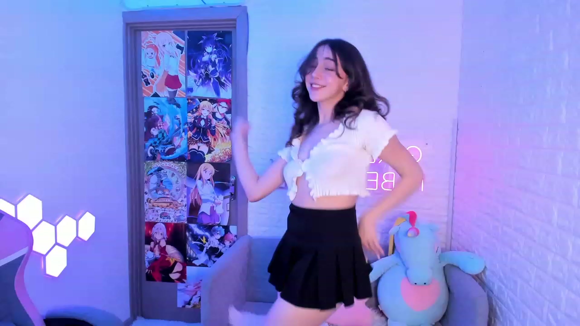 Gallery image thumbnail from ElsaYoung's myfreecams stream on, 02/17/2023, 13:34 image 11 of 20