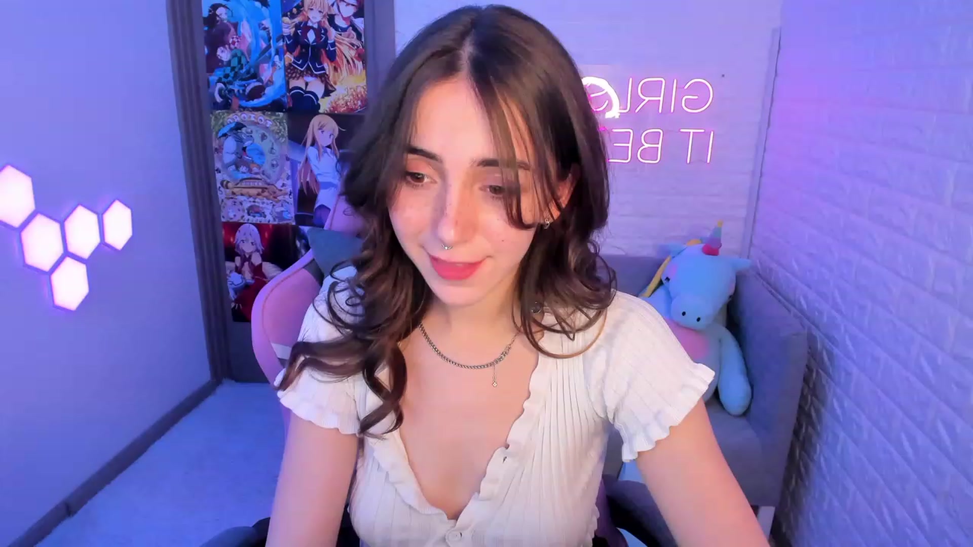 Gallery image thumbnail from ElsaYoung's myfreecams stream on, 02/17/2023, 15:02 image 1 of 20