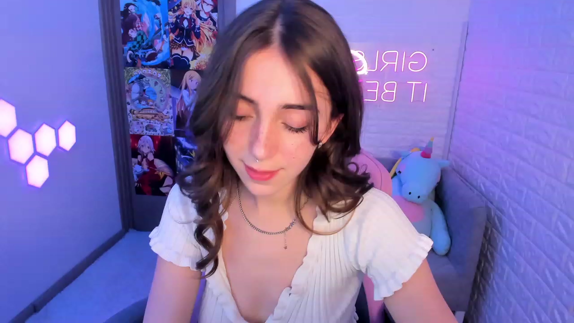 Gallery image thumbnail from ElsaYoung's myfreecams stream on, 02/17/2023, 15:02 image 7 of 20