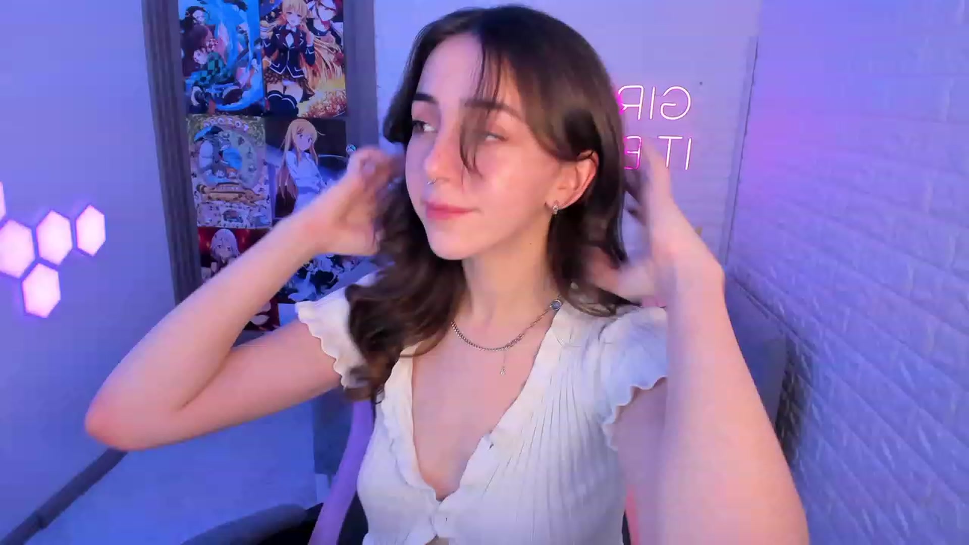Gallery image thumbnail from ElsaYoung's myfreecams stream on, 02/17/2023, 15:26 image 9 of 20