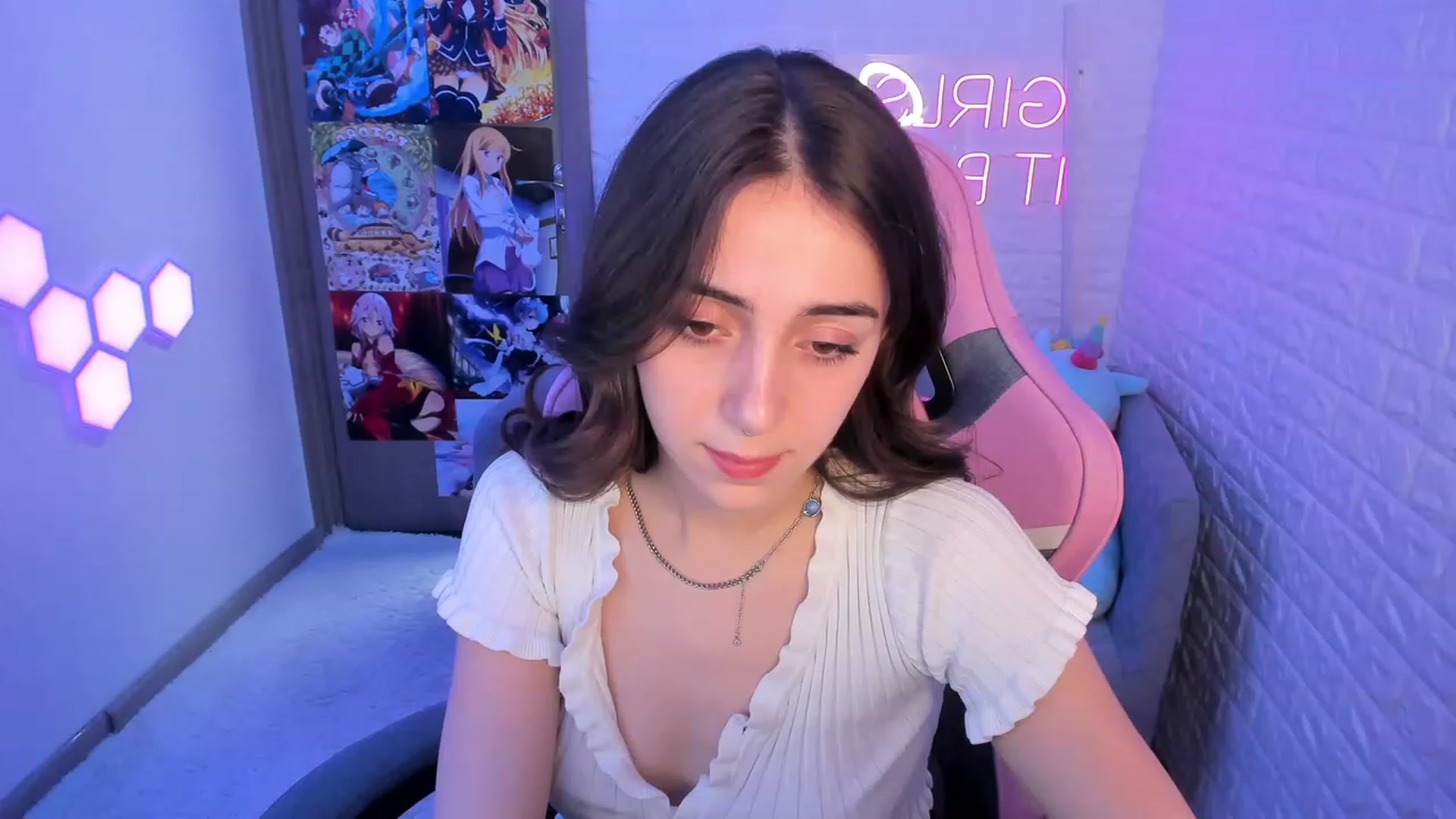 Gallery image thumbnail from ElsaYoung's myfreecams stream on, 02/17/2023, 18:32 image 19 of 20