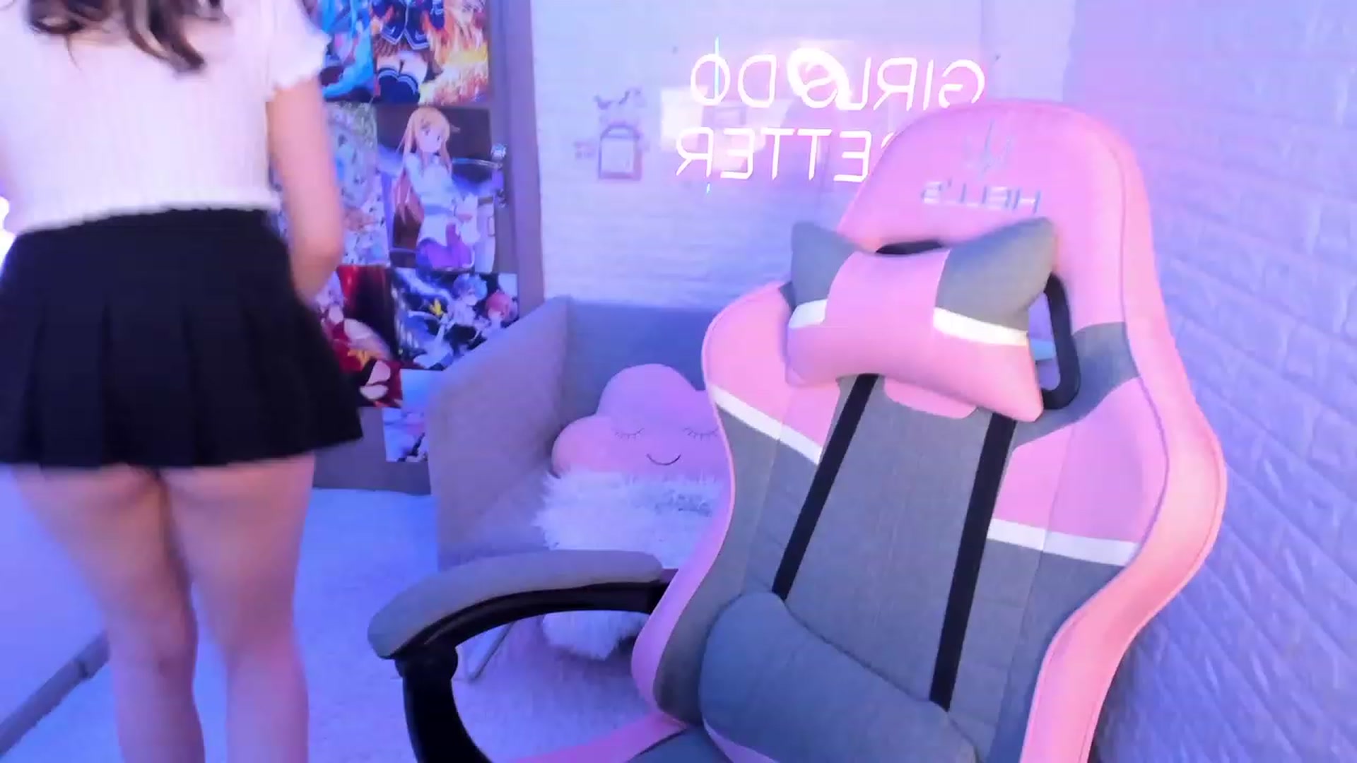 Gallery image thumbnail from ElsaYoung's myfreecams stream on, 02/17/2023, 18:32 image 4 of 20