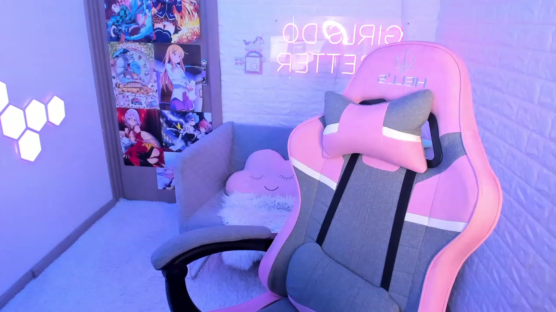 Gallery image thumbnail from ElsaYoung's myfreecams stream on, 02/17/2023, 18:32 image 6 of 20