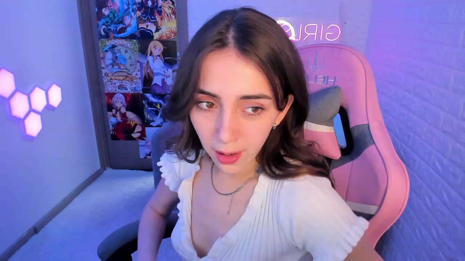 Gallery image thumbnail from ElsaYoung's myfreecams stream on, 02/17/2023, 18:32 image 20 of 20