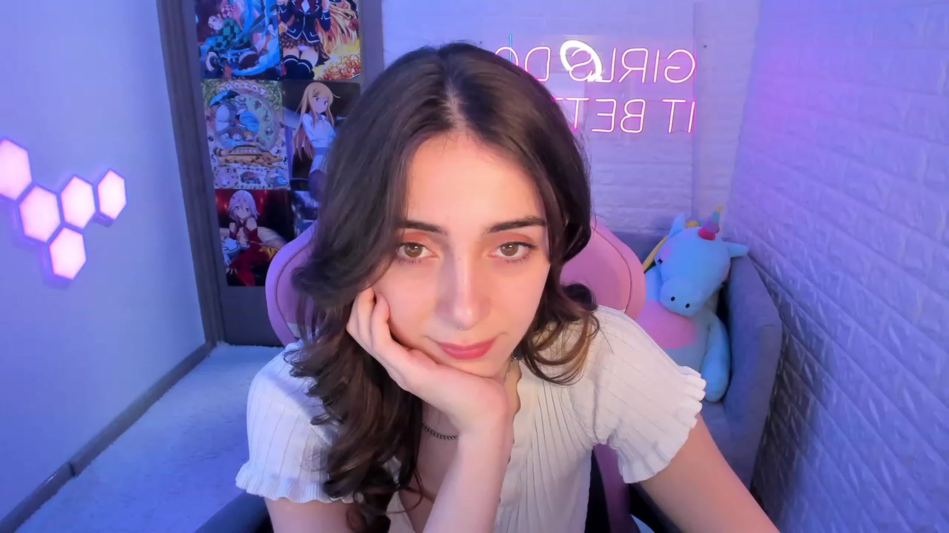Gallery image thumbnail from ElsaYoung's myfreecams stream on, 02/17/2023, 18:32 image 13 of 20