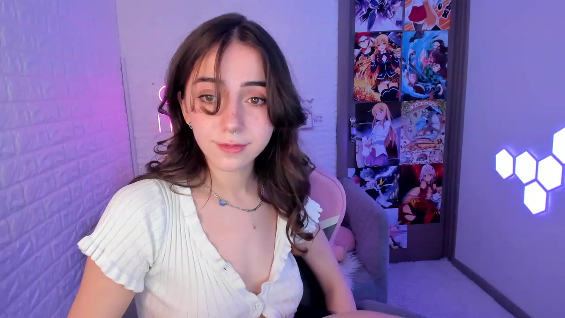 Gallery image thumbnail from ElsaYoung's myfreecams stream on, 02/18/2023, 14:41 image 10 of 20