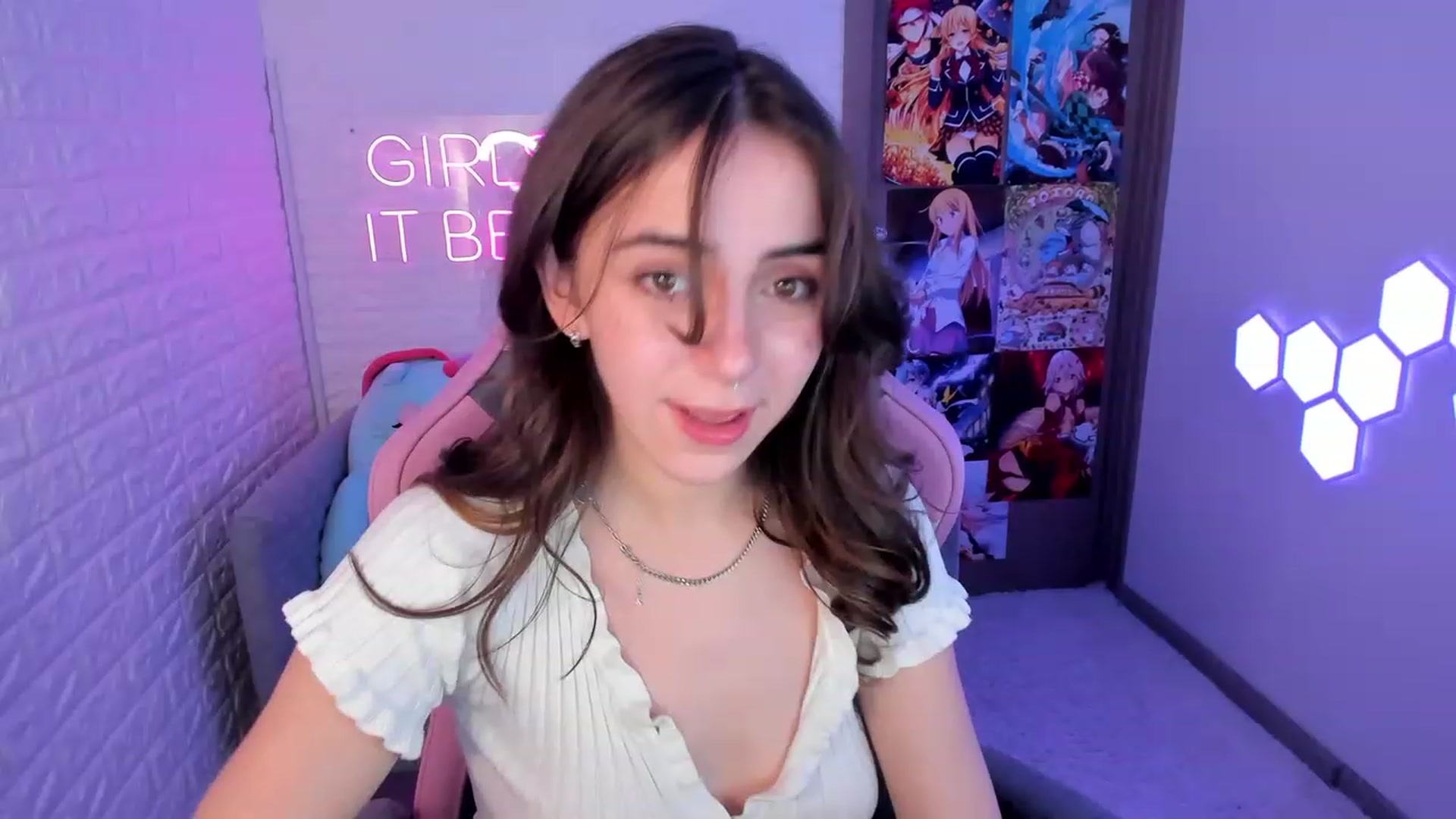 Gallery image thumbnail from ElsaYoung's myfreecams stream on, 02/18/2023, 14:41 image 17 of 20