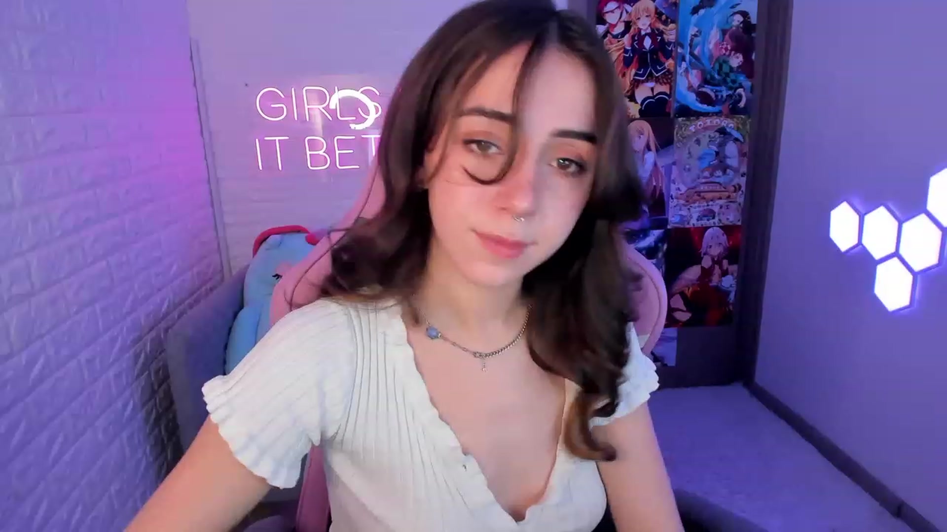 Gallery image thumbnail from ElsaYoung's myfreecams stream on, 02/18/2023, 14:41 image 14 of 20