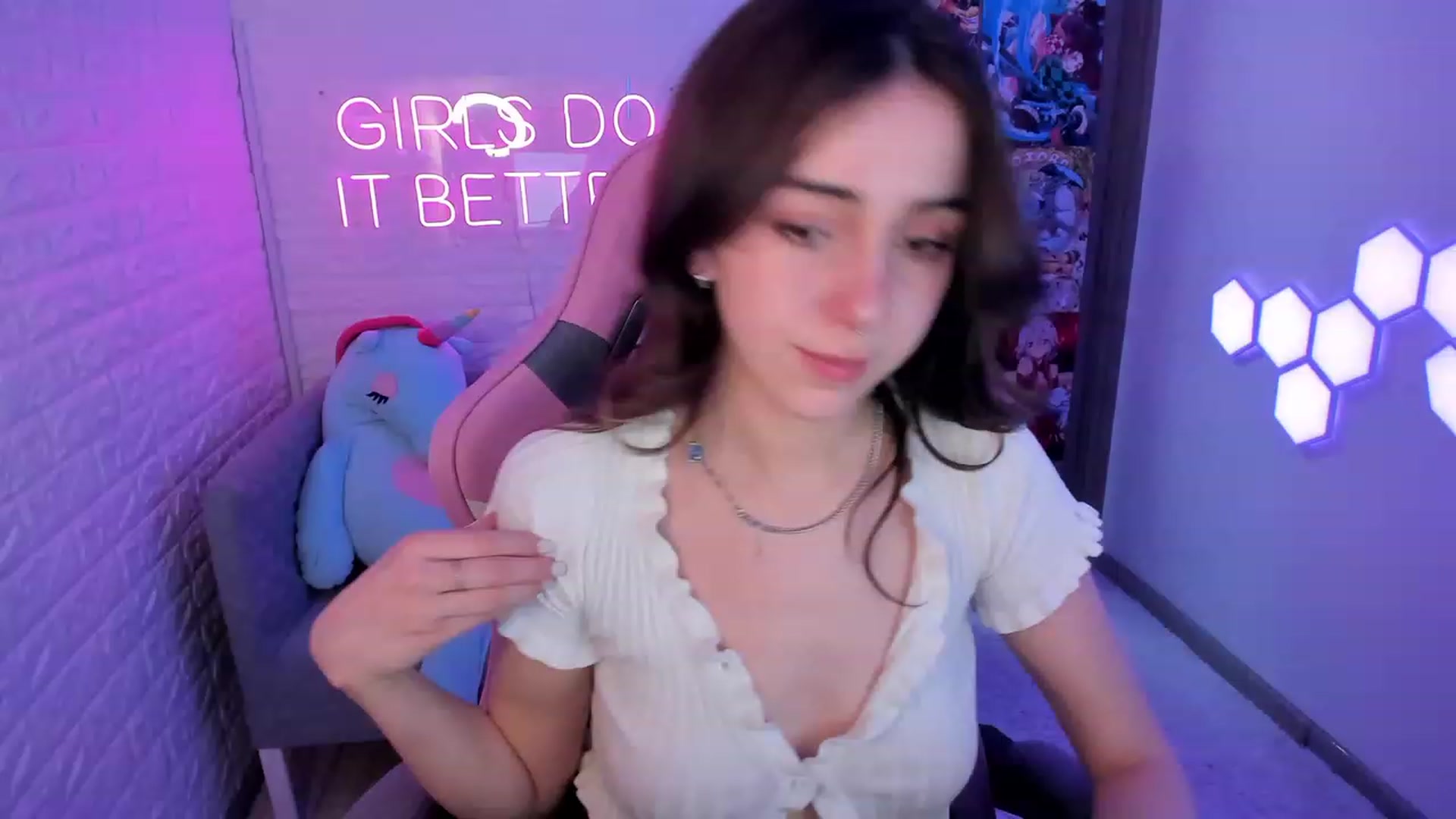 Gallery image thumbnail from ElsaYoung's myfreecams stream on, 02/18/2023, 15:39 image 11 of 20