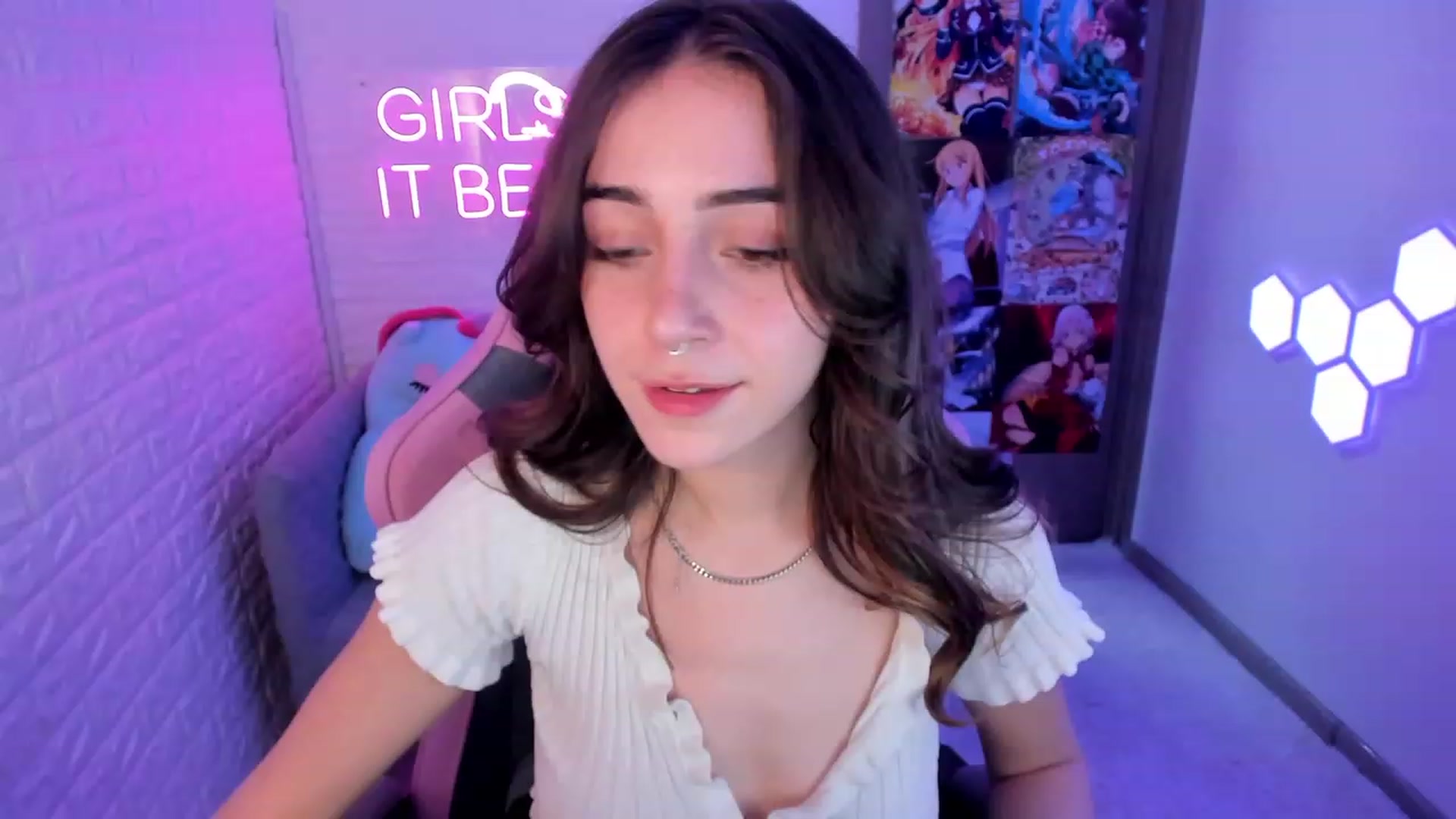 Gallery image thumbnail from ElsaYoung's myfreecams stream on, 02/18/2023, 15:39 image 14 of 20