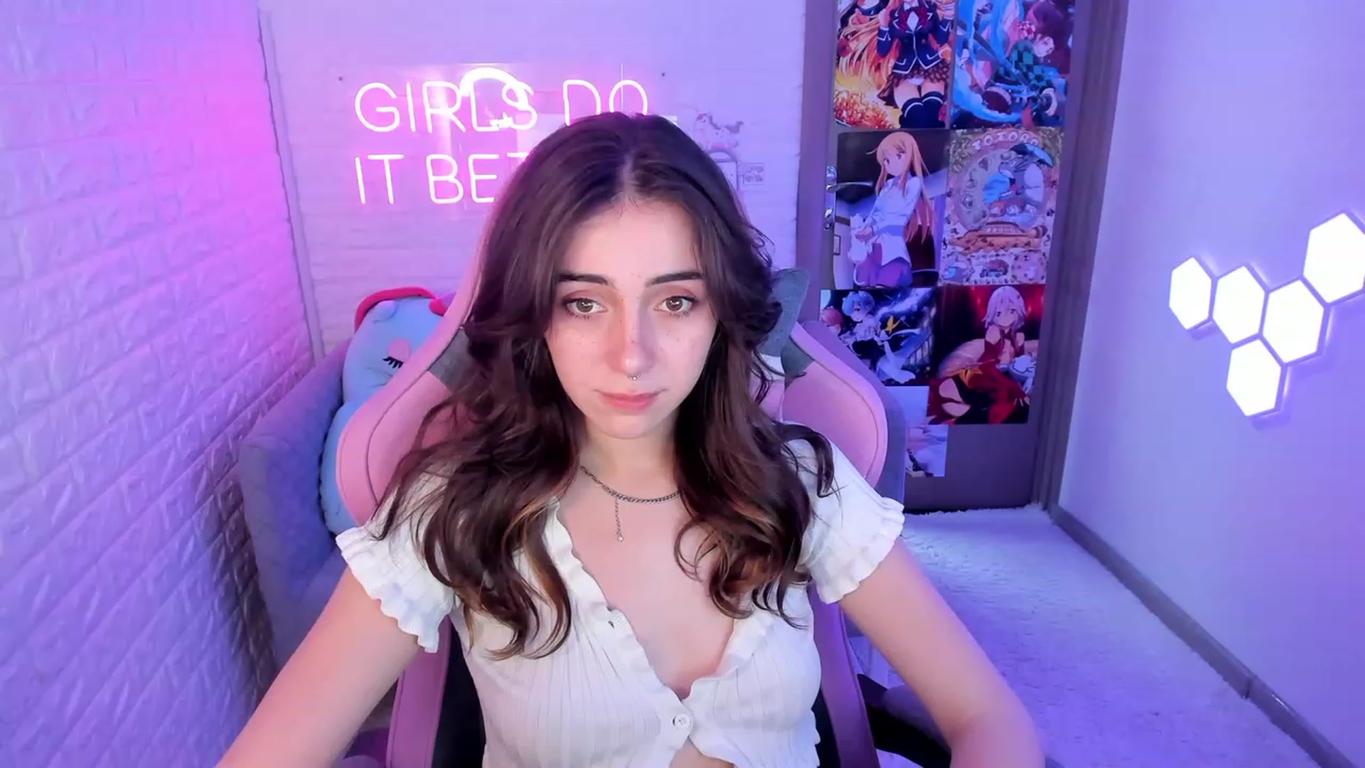 Gallery image thumbnail from ElsaYoung's myfreecams stream on, 02/18/2023, 16:00 image 10 of 20