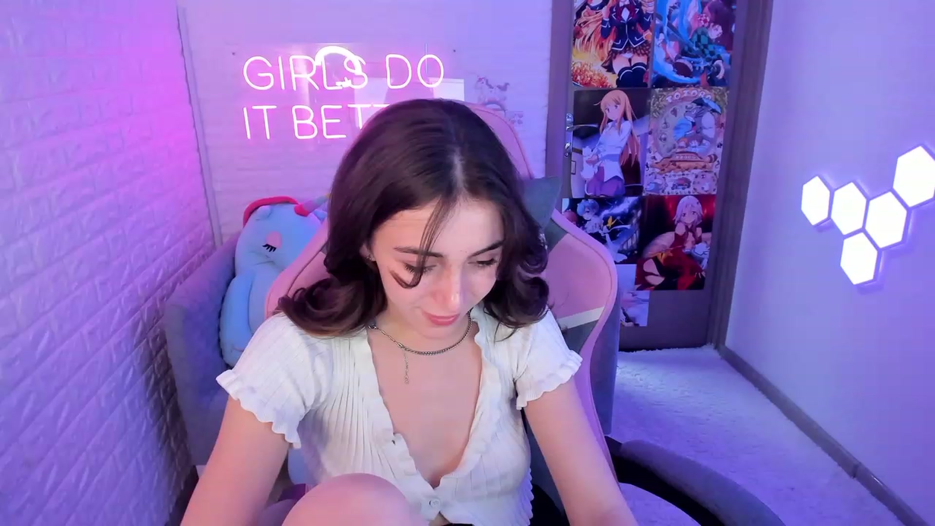 Gallery image thumbnail from ElsaYoung's myfreecams stream on, 02/18/2023, 16:00 image 19 of 20