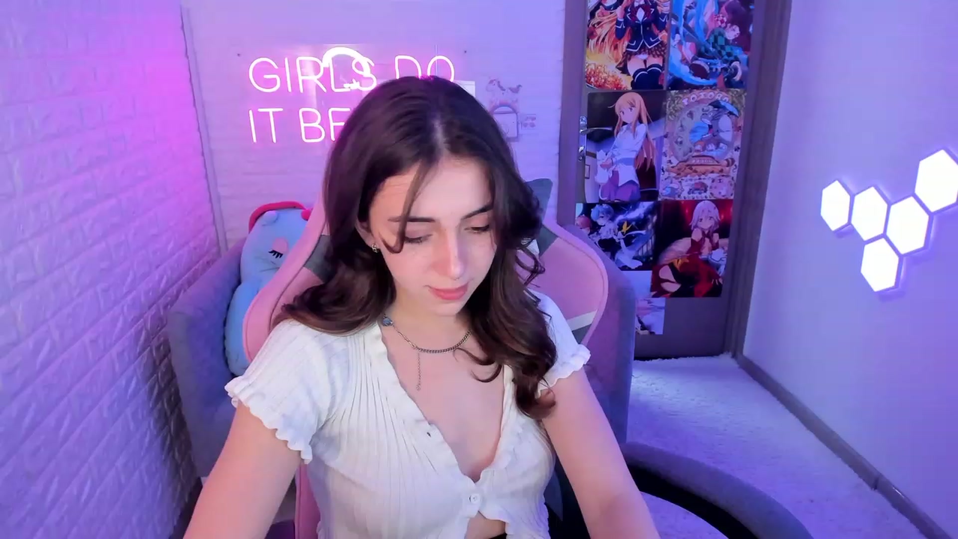 Gallery image thumbnail from ElsaYoung's myfreecams stream on, 02/18/2023, 16:00 image 16 of 20