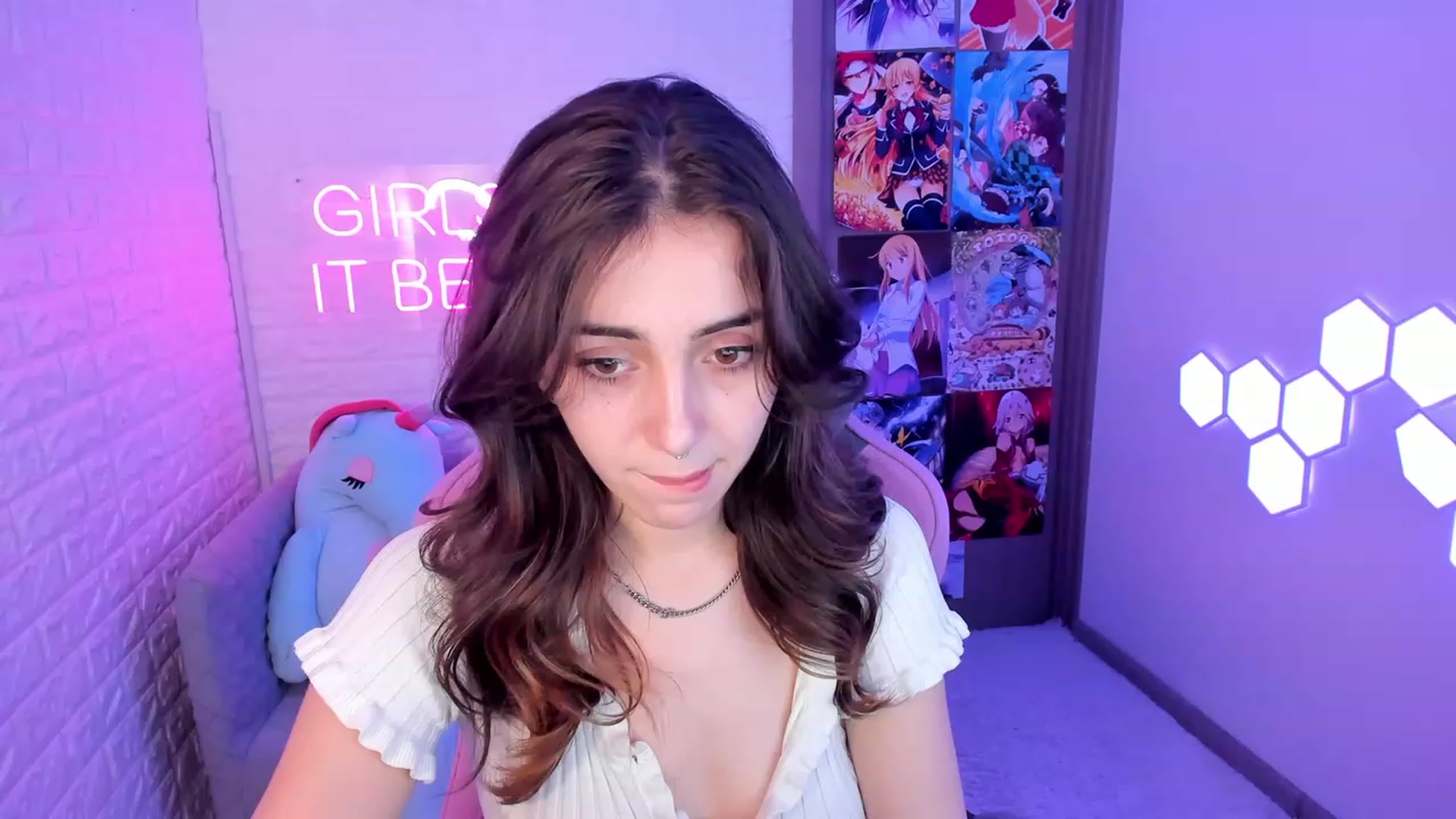 Gallery image thumbnail from ElsaYoung's myfreecams stream on, 02/18/2023, 19:30 image 1 of 20