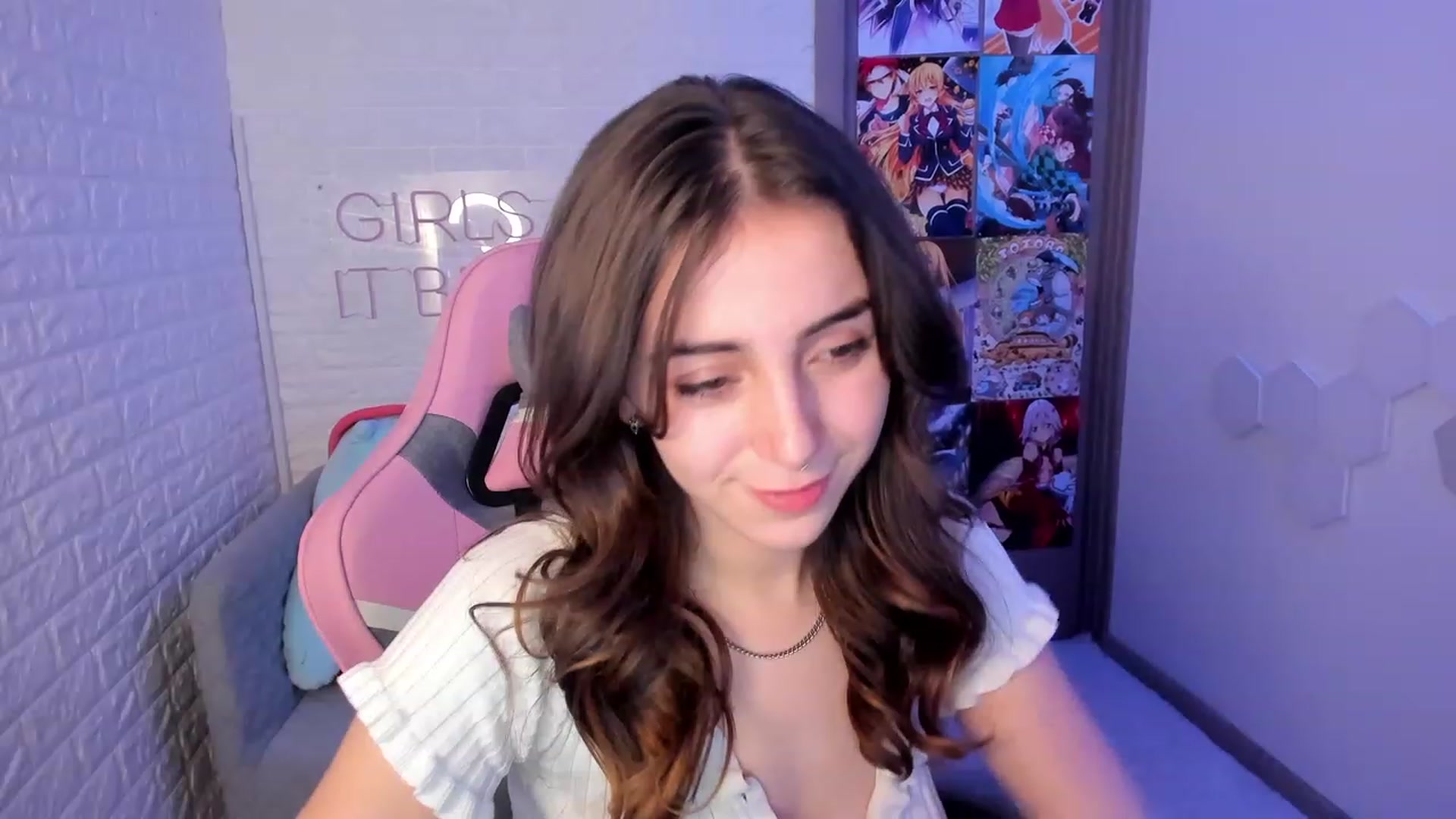 Gallery image thumbnail from ElsaYoung's myfreecams stream on, 02/18/2023, 19:30 image 16 of 20