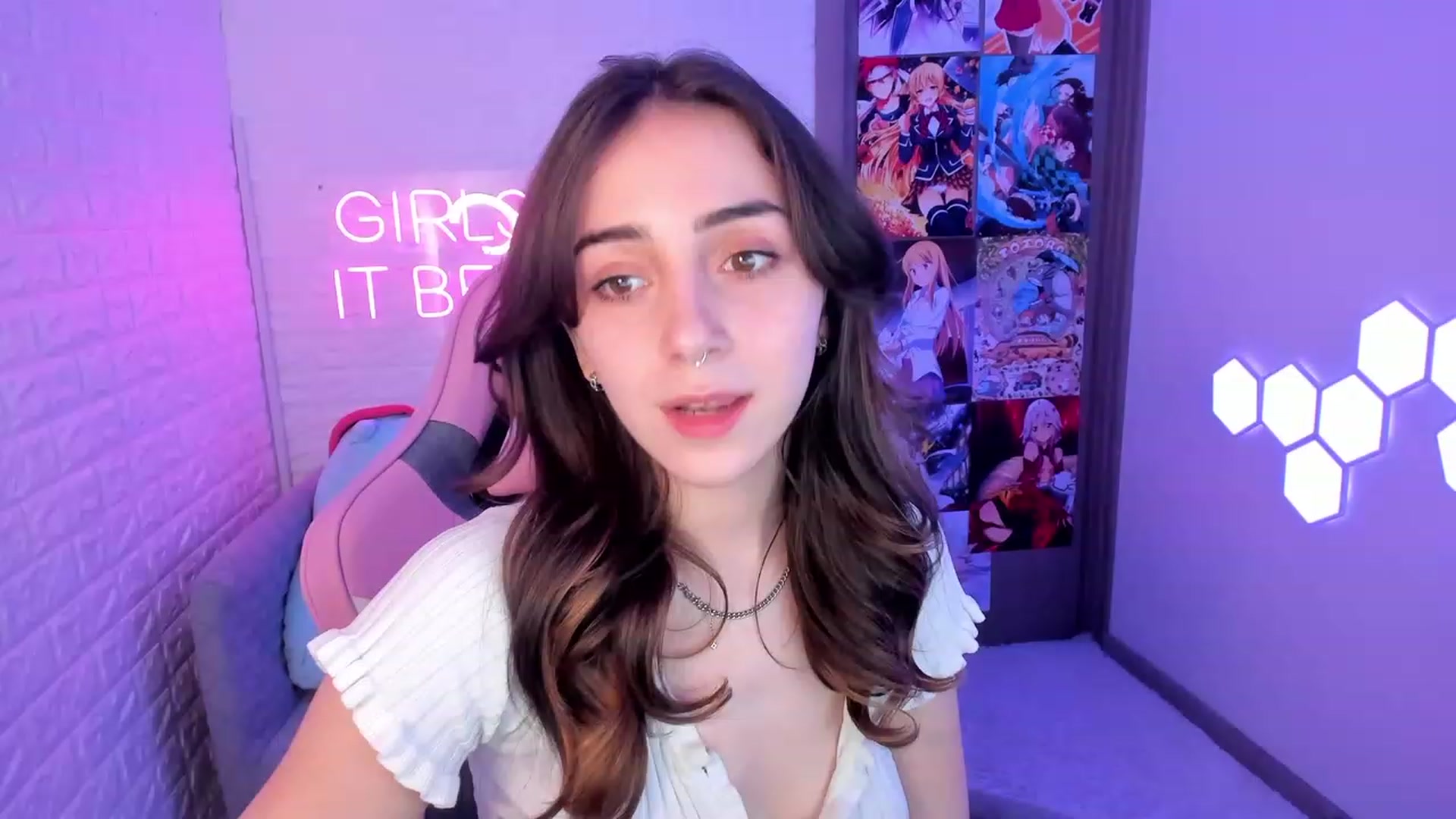 Gallery image thumbnail from ElsaYoung's myfreecams stream on, 02/18/2023, 19:30 image 5 of 20