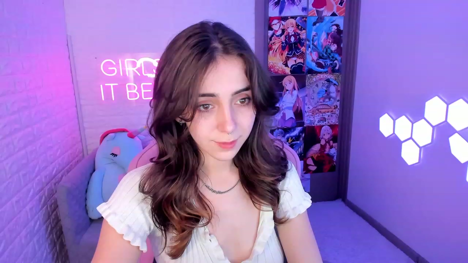 Gallery image thumbnail from ElsaYoung's myfreecams stream on, 02/18/2023, 19:30 image 2 of 20