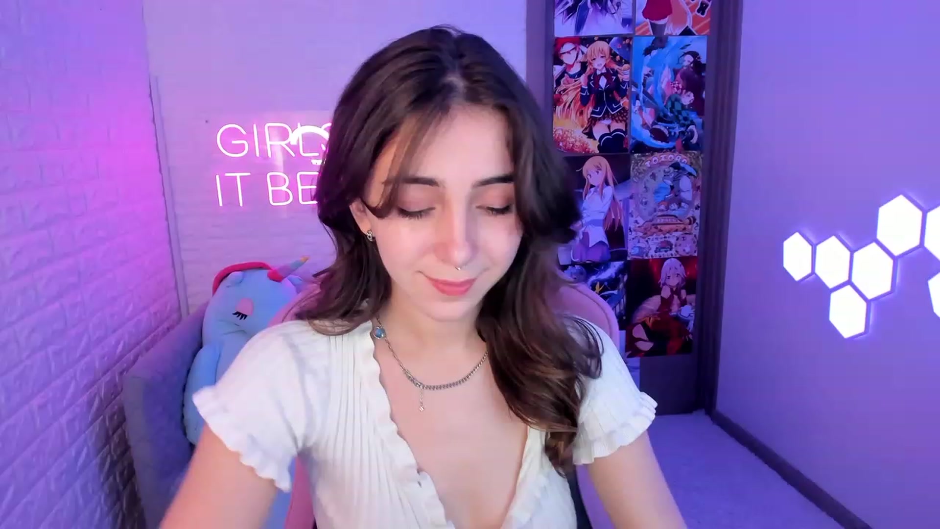 Gallery image thumbnail from ElsaYoung's myfreecams stream on, 02/18/2023, 19:30 image 3 of 20