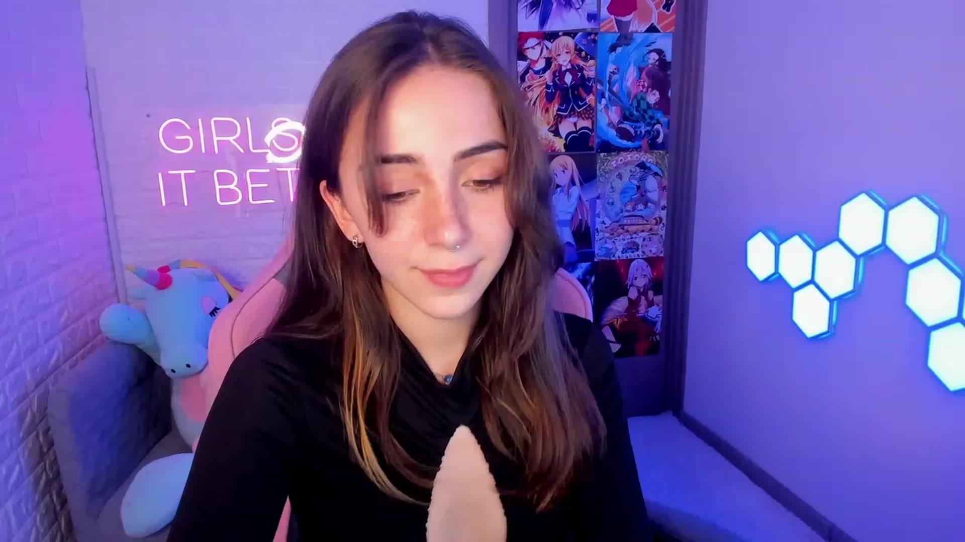 Gallery image thumbnail from ElsaYoung's myfreecams stream on, 02/19/2023, 14:31 image 18 of 20