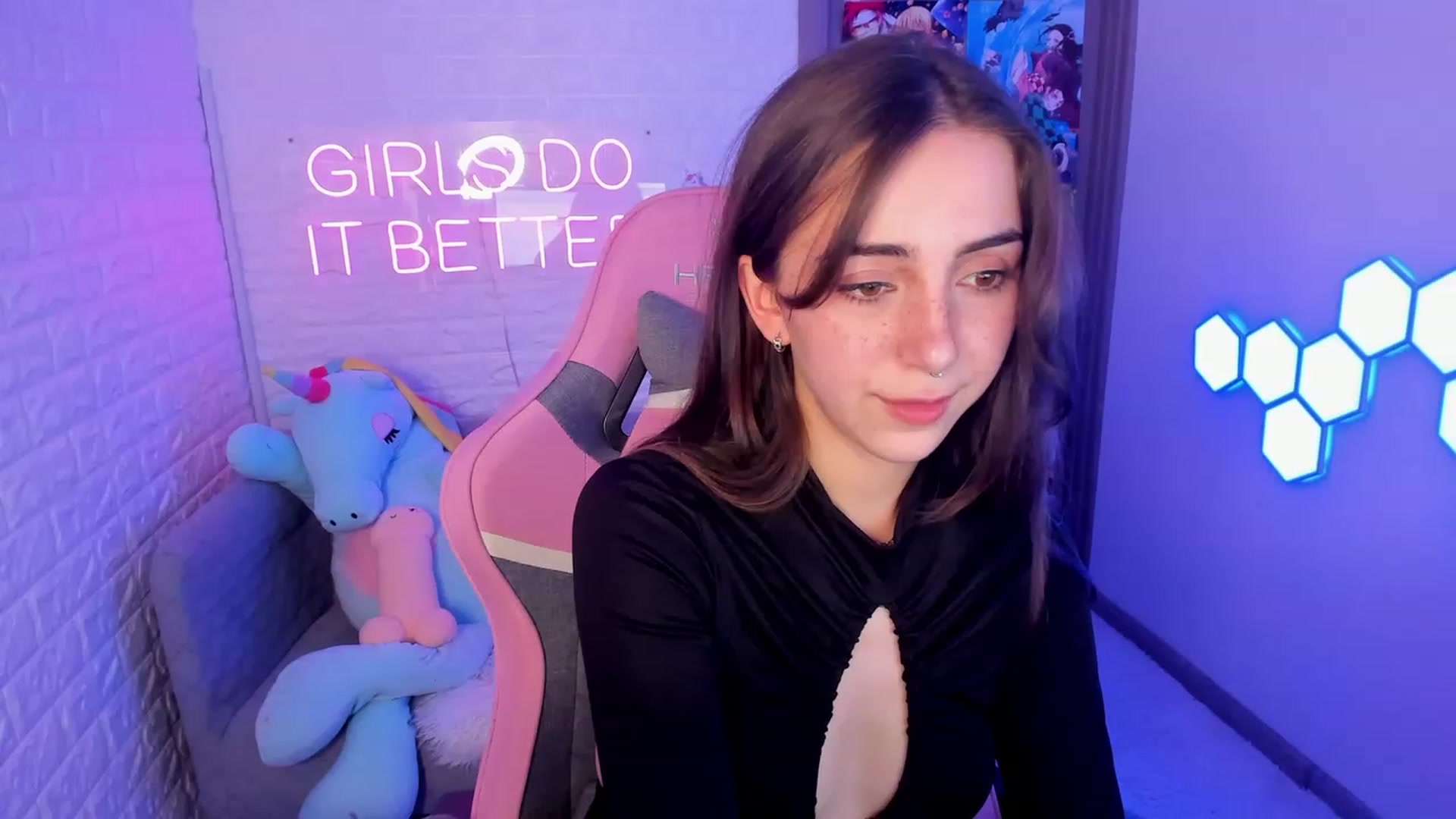 Gallery image thumbnail from ElsaYoung's myfreecams stream on, 02/19/2023, 14:31 image 5 of 20