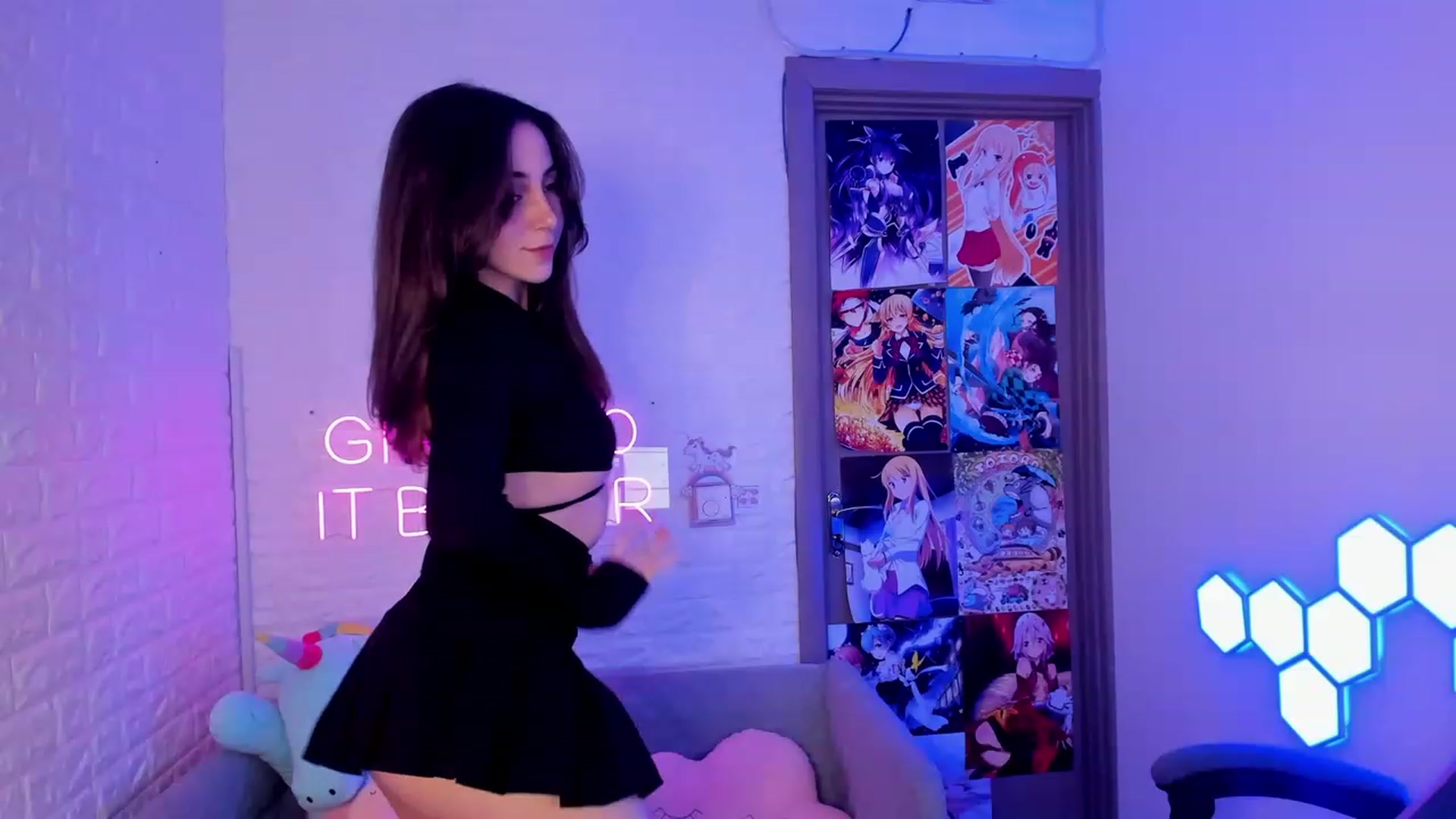 Gallery image thumbnail from ElsaYoung's myfreecams stream on, 02/19/2023, 14:31 image 12 of 20