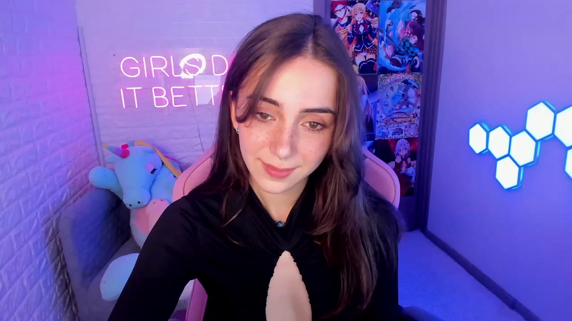Gallery image thumbnail from ElsaYoung's myfreecams stream on, 02/19/2023, 14:31 image 4 of 20