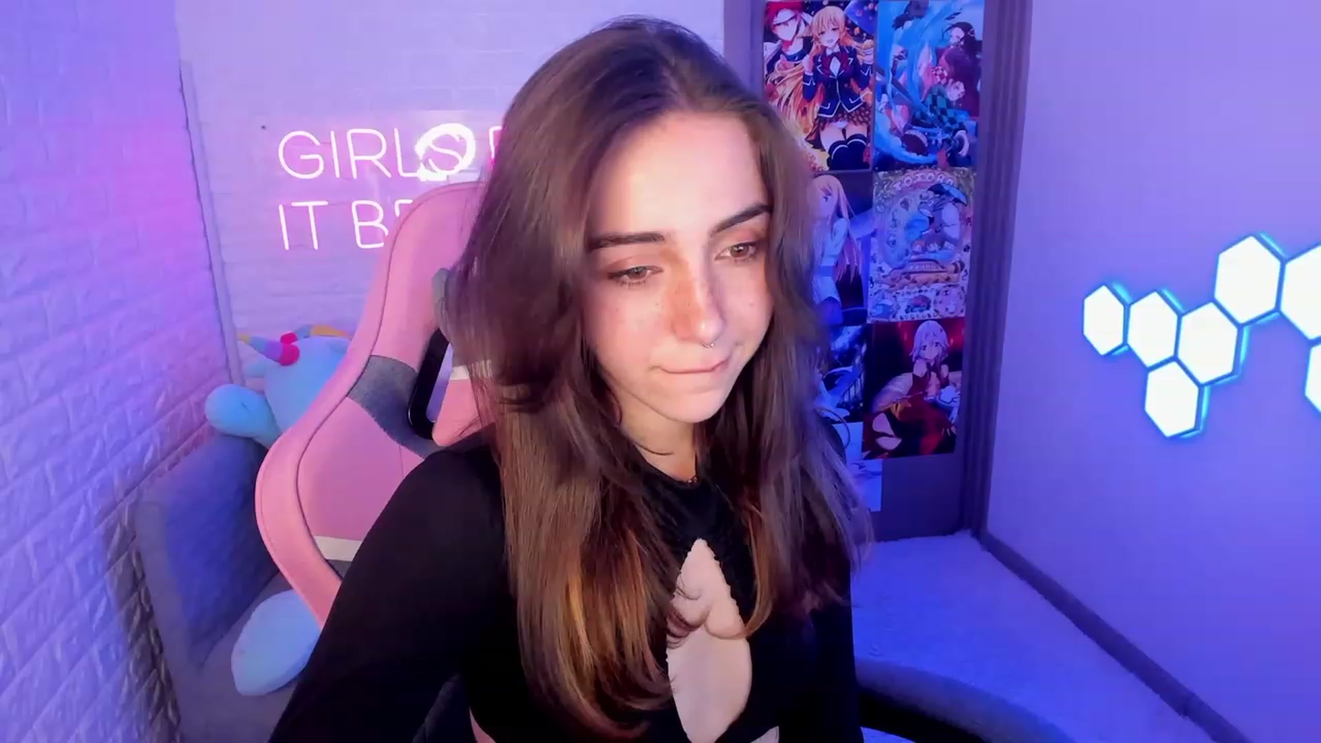 Gallery image thumbnail from ElsaYoung's myfreecams stream on, 02/19/2023, 14:31 image 6 of 20