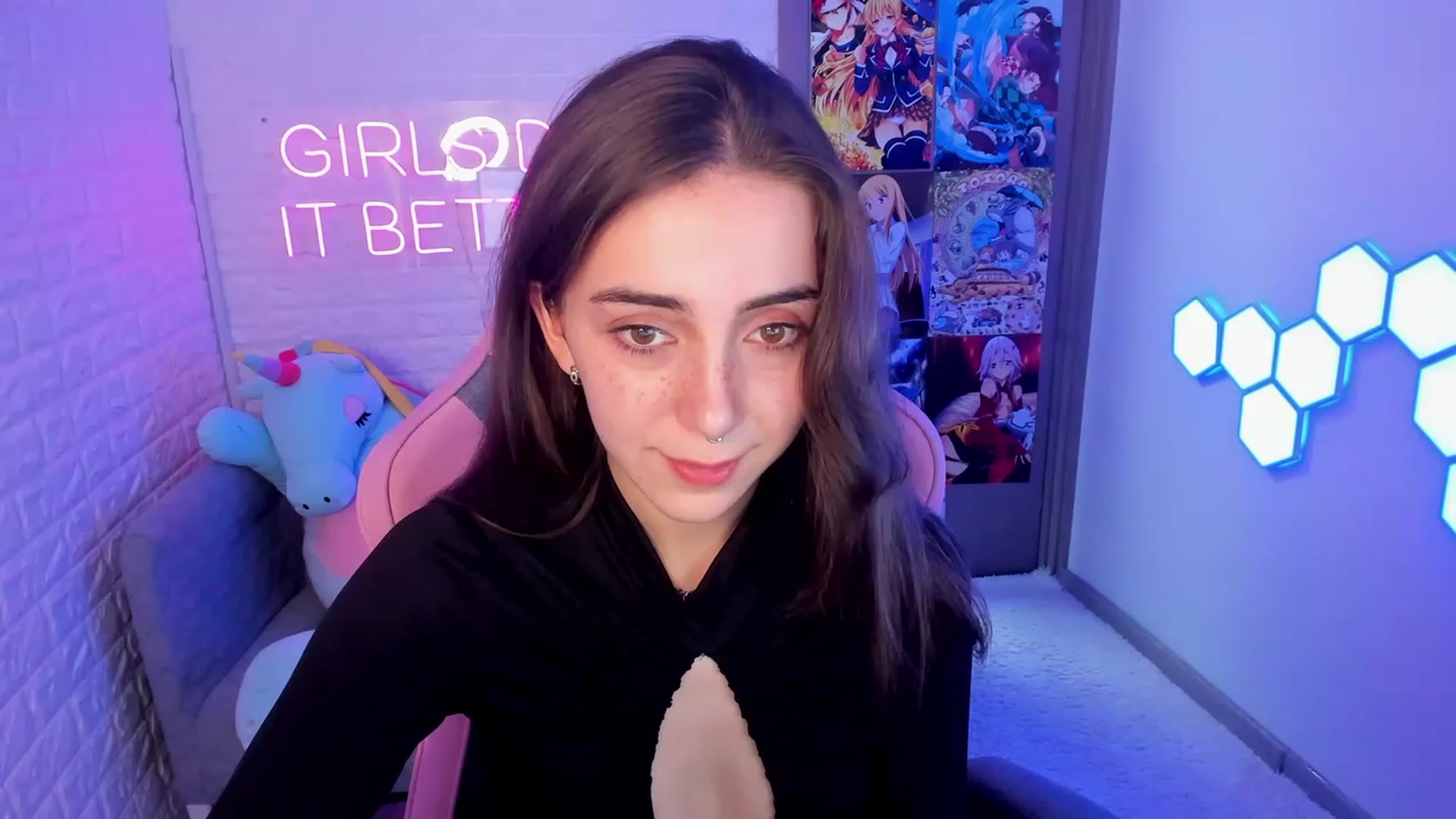 Gallery image thumbnail from ElsaYoung's myfreecams stream on, 02/19/2023, 15:38 image 19 of 20