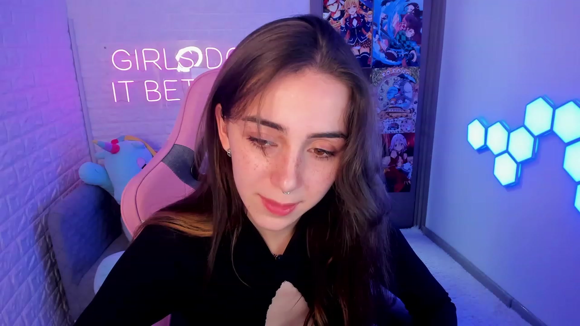 Gallery image thumbnail from ElsaYoung's myfreecams stream on, 02/19/2023, 15:38 image 17 of 20