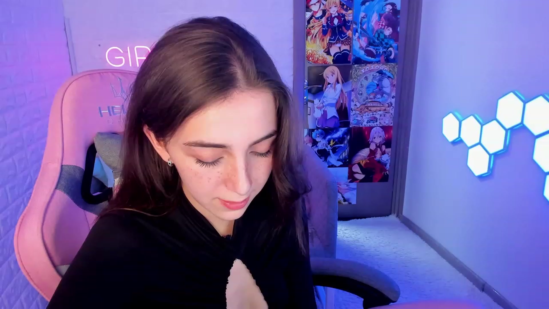 Gallery image thumbnail from ElsaYoung's myfreecams stream on, 02/19/2023, 15:38 image 18 of 20