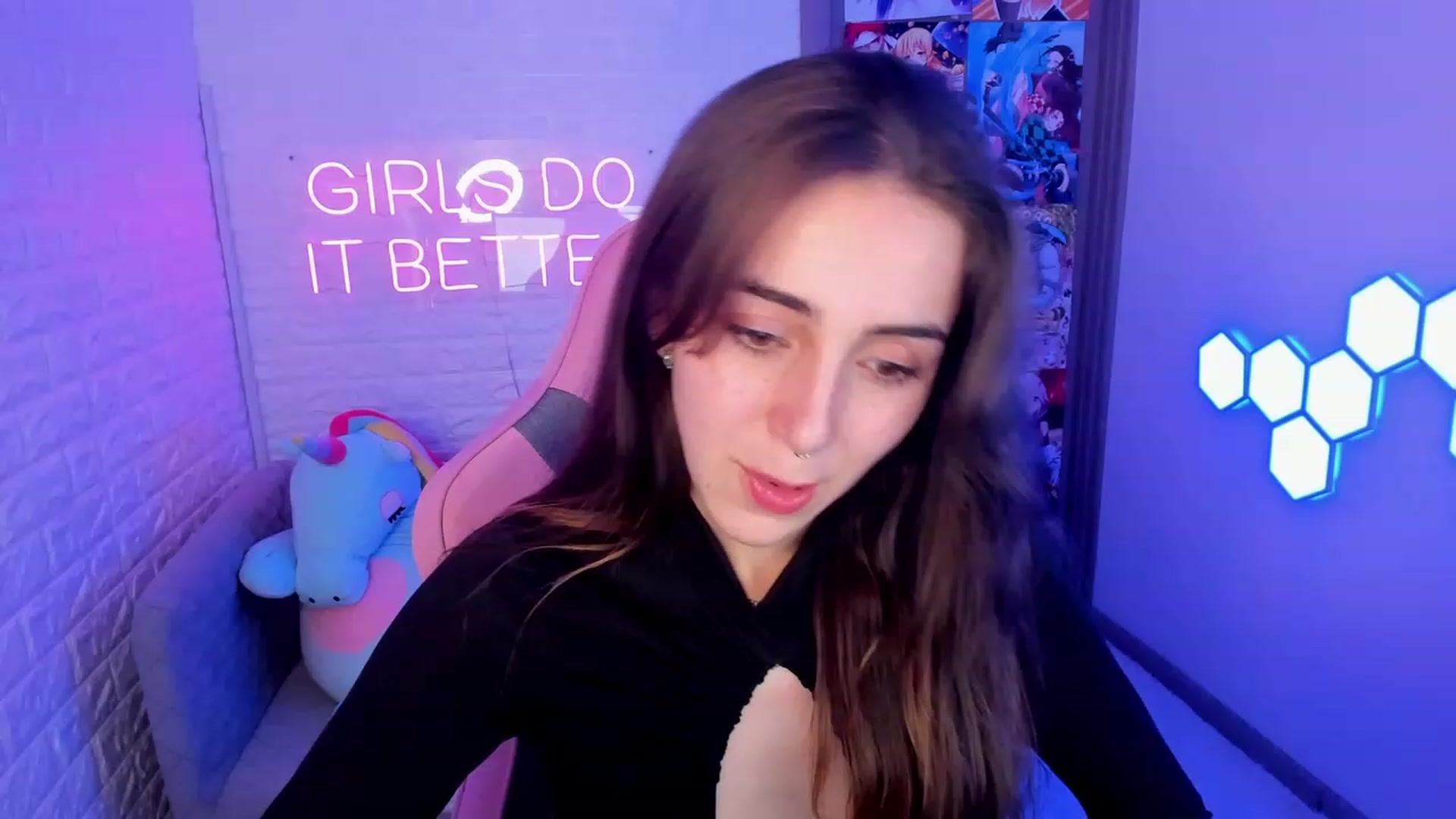 Gallery image thumbnail from ElsaYoung's myfreecams stream on, 02/19/2023, 19:23 image 2 of 20