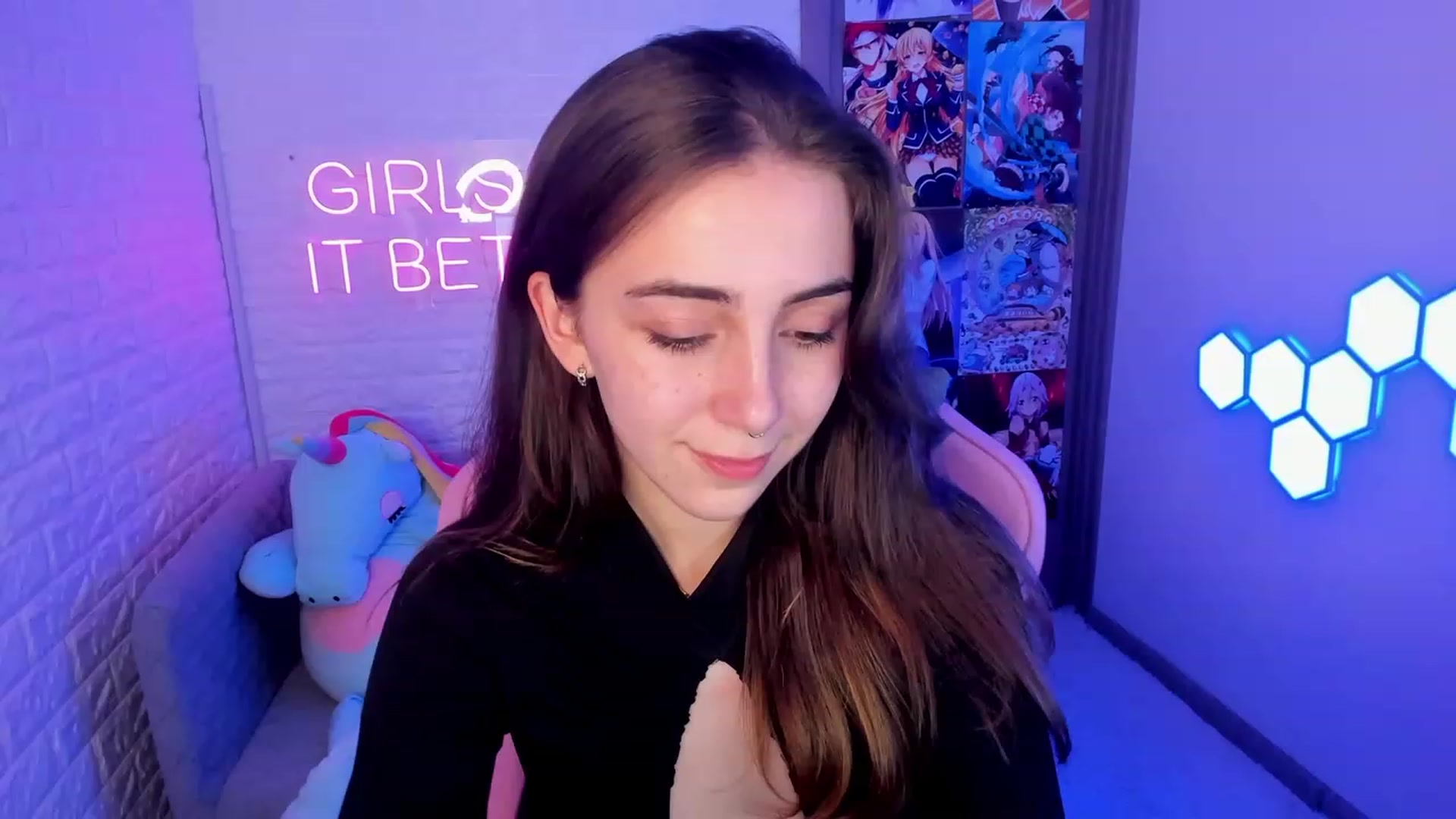 Gallery image thumbnail from ElsaYoung's myfreecams stream on, 02/19/2023, 19:23 image 1 of 20