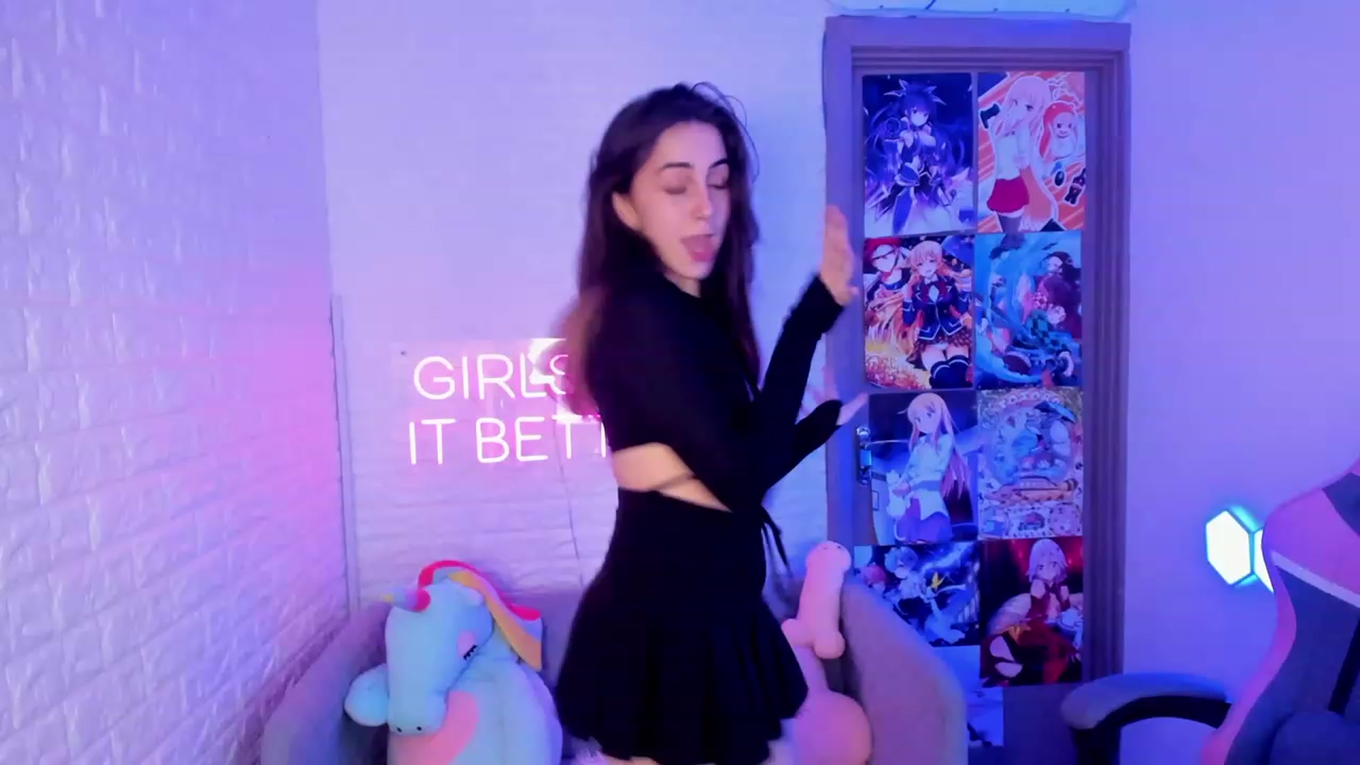 Gallery image thumbnail from ElsaYoung's myfreecams stream on, 02/19/2023, 19:23 image 13 of 20
