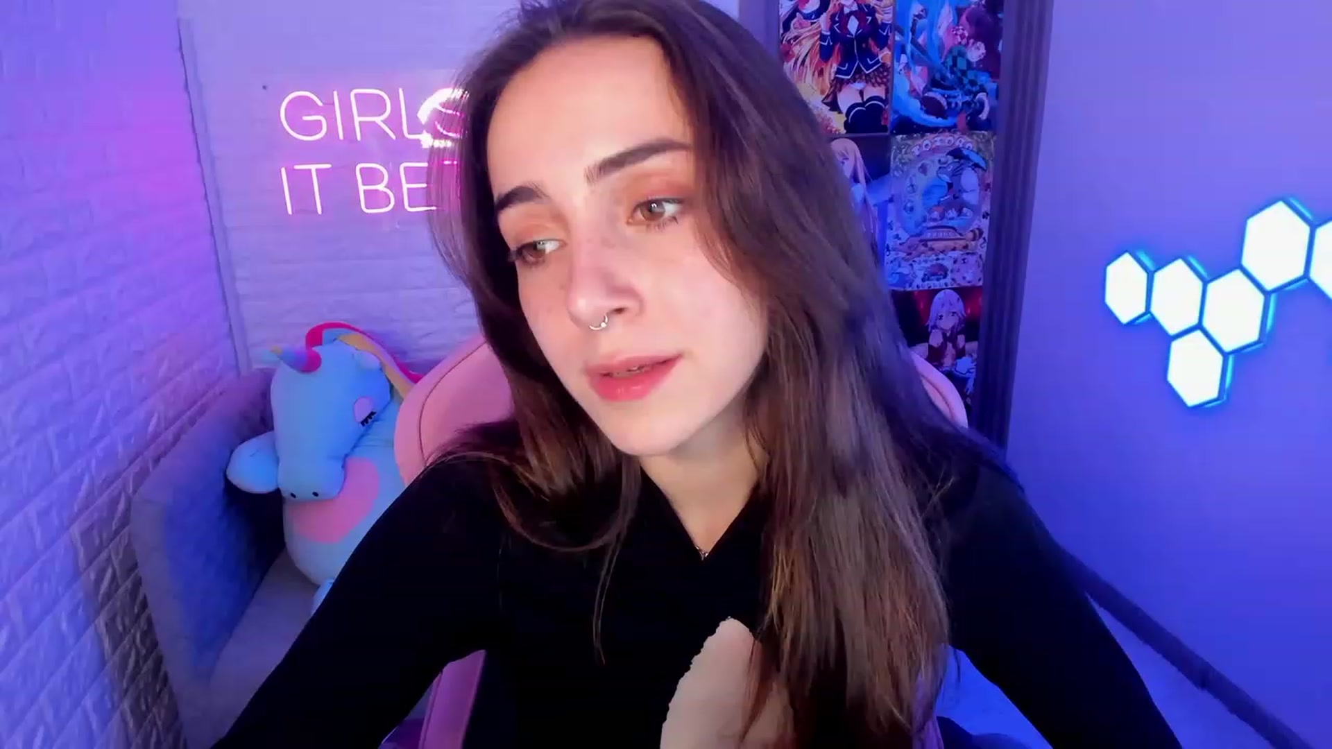 Gallery image thumbnail from ElsaYoung's myfreecams stream on, 02/19/2023, 19:23 image 3 of 20