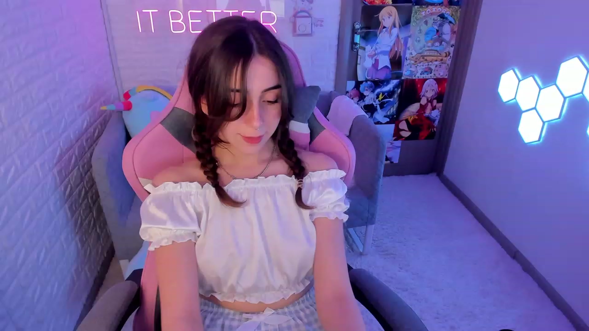 Gallery image thumbnail from ElsaYoung's myfreecams stream on, 02/22/2023, 14:42 image 6 of 20