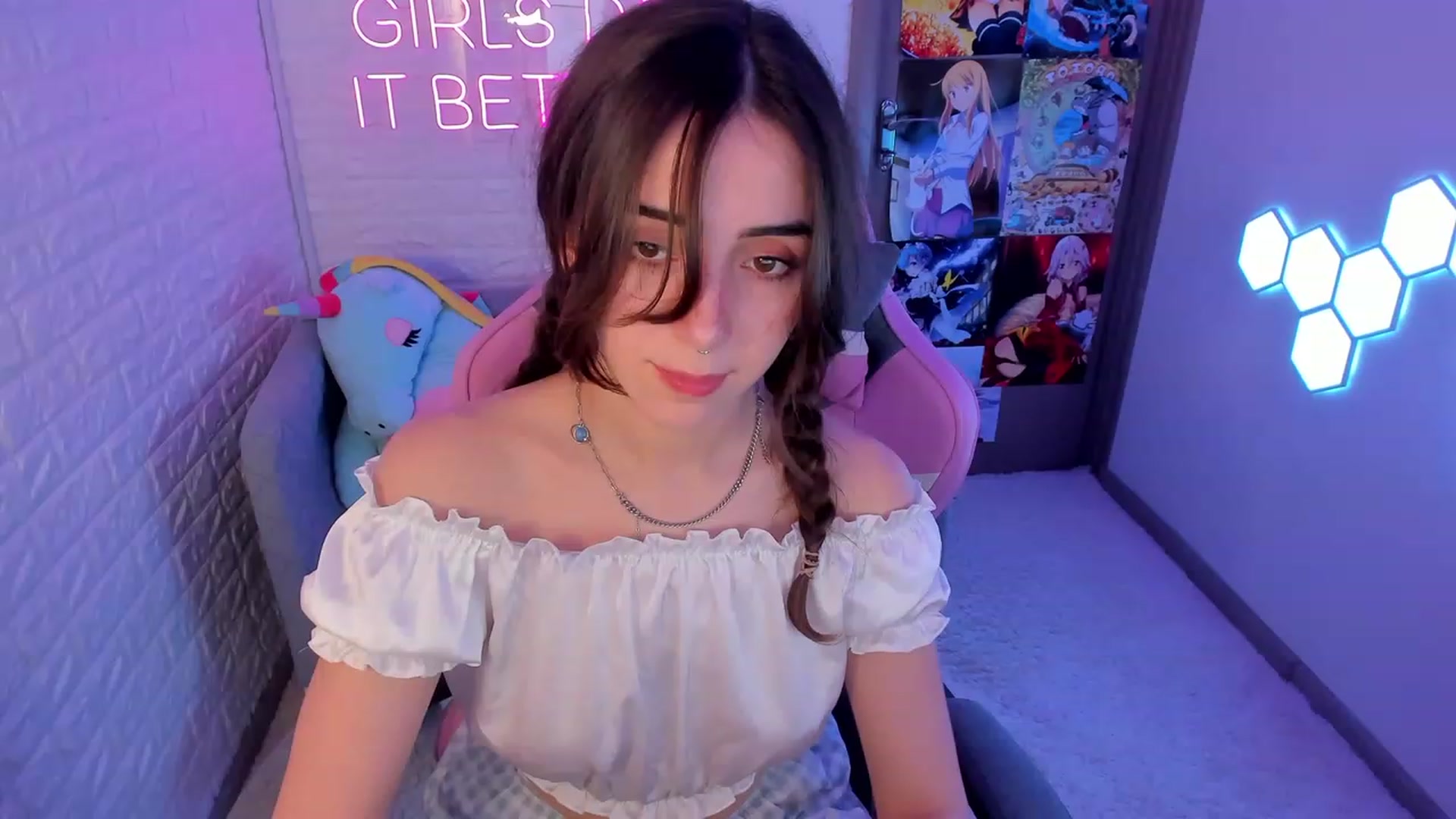 Gallery image thumbnail from ElsaYoung's myfreecams stream on, 02/22/2023, 14:42 image 17 of 20