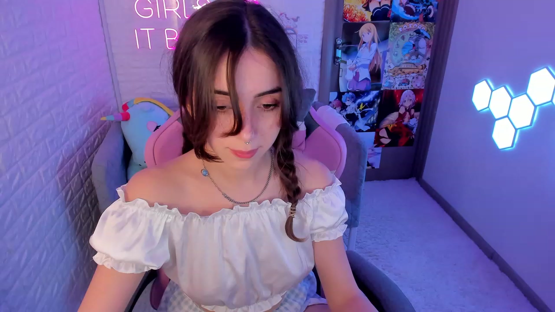 Gallery image thumbnail from ElsaYoung's myfreecams stream on, 02/22/2023, 14:42 image 20 of 20