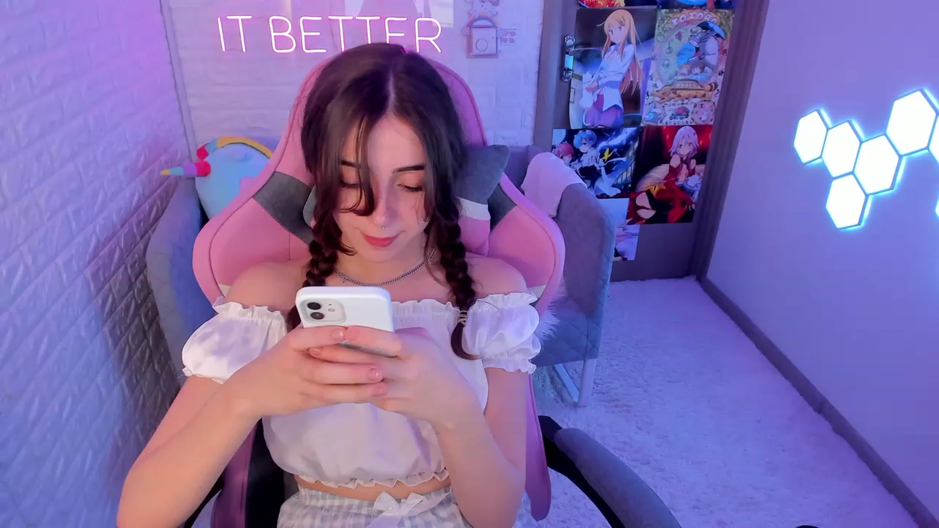 Gallery image thumbnail from ElsaYoung's myfreecams stream on, 02/22/2023, 14:42 image 10 of 20