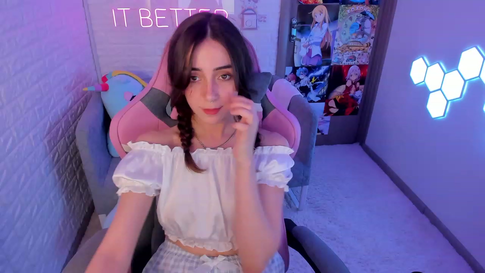 Gallery image thumbnail from ElsaYoung's myfreecams stream on, 02/22/2023, 14:42 image 5 of 20