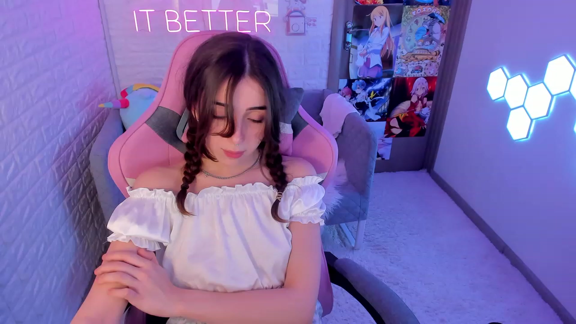 Gallery image thumbnail from ElsaYoung's myfreecams stream on, 02/22/2023, 14:42 image 11 of 20