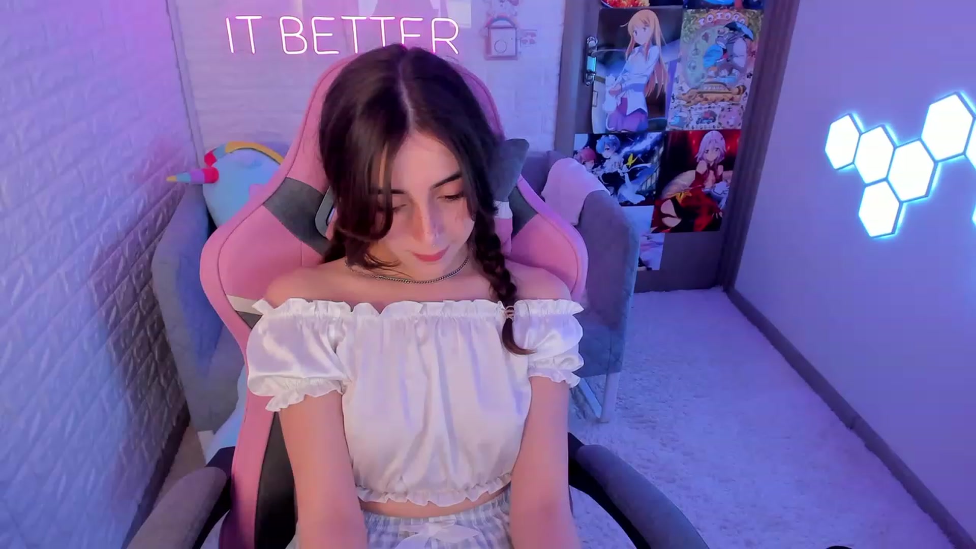 Gallery image thumbnail from ElsaYoung's myfreecams stream on, 02/22/2023, 14:42 image 7 of 20
