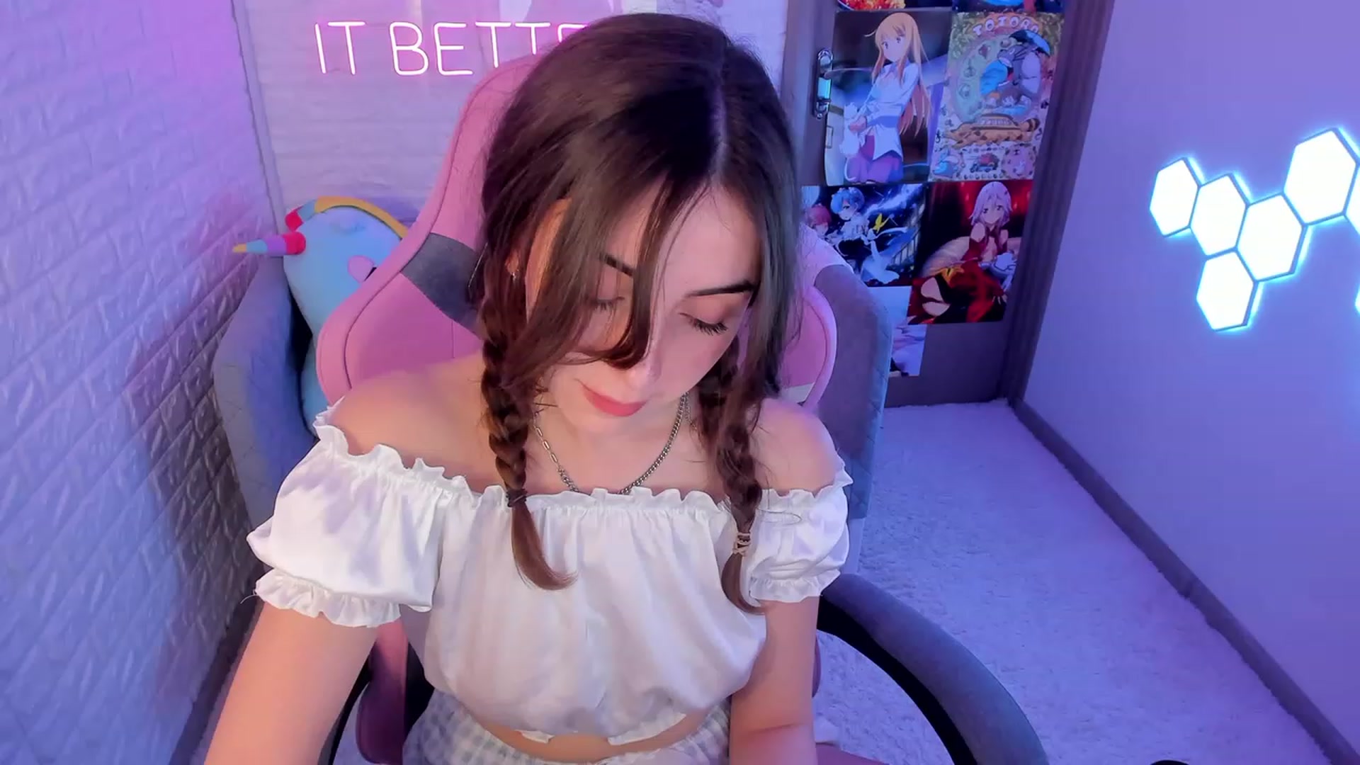 Gallery image thumbnail from ElsaYoung's myfreecams stream on, 02/22/2023, 14:42 image 1 of 20