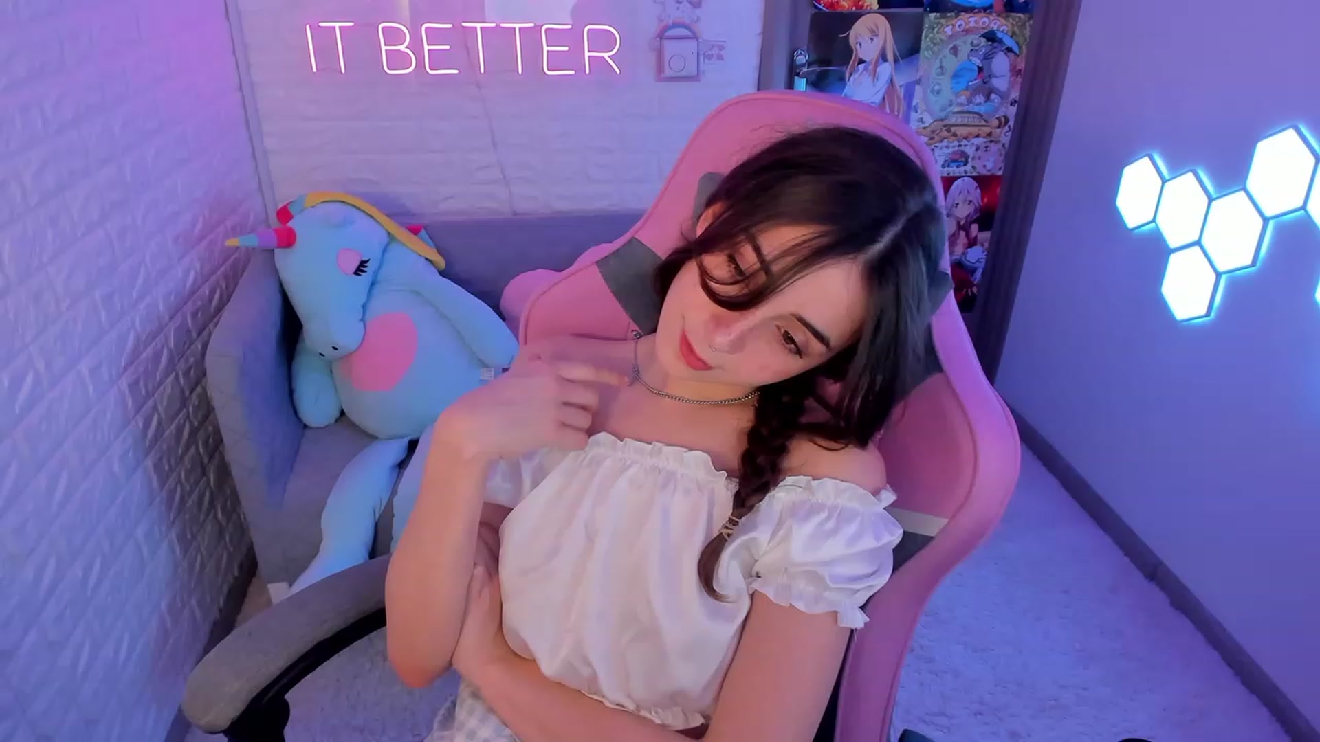 Gallery image thumbnail from ElsaYoung's myfreecams stream on, 02/22/2023, 14:42 image 8 of 20